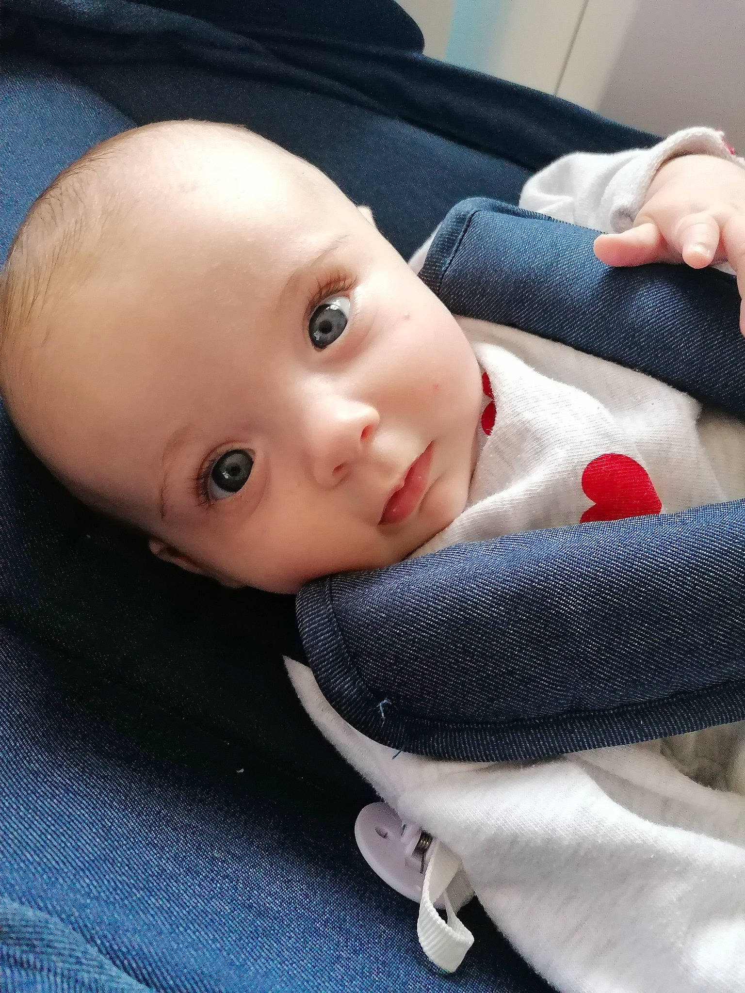 Mya a rejoint le concours — aidez-le/la à gagner de superbes lots ! baby, baby_carriage, baby_safety, baby_sleeping, baby_toddler_clothing, cap, car_seat, cheek, child, comfort, cool, eyebrow, eyelash, headgear, lip, nose, outerwear, person, product, skin