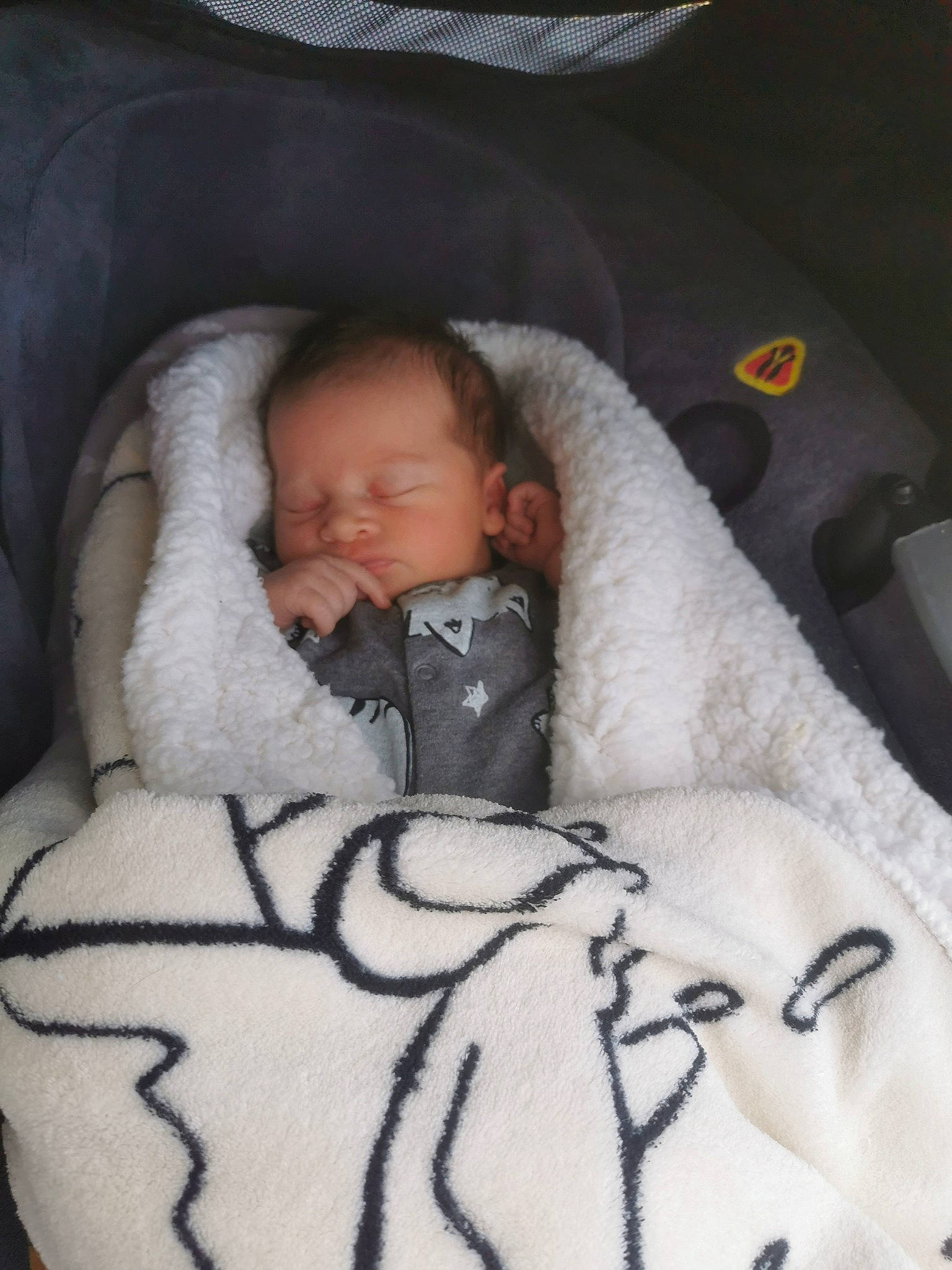 Aria-rose participe au concours pour gagner de l'argent avec cette photo : baby, baby_products, baby_safety, baby_sleeping, baby_toddler_clothing, bedtime, carmine, cheek, child, comfort, fur, infant_bed, linens, person, room, skin, sleeve, textile, toddler, white