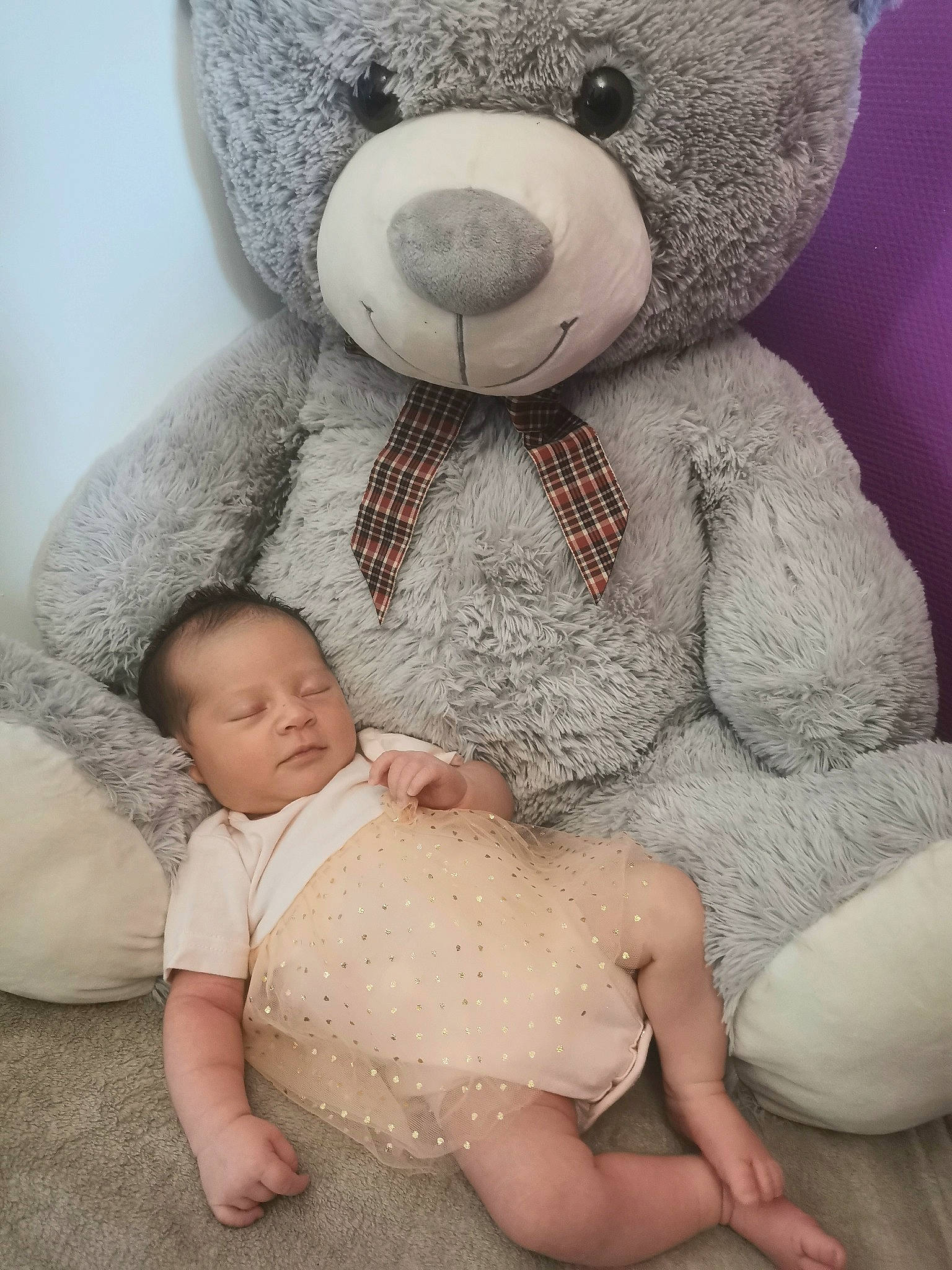 Aria-rose a rejoint le concours — aidez-le/la à gagner de superbes lots ! baby, baby_toddler_clothing, comfort, facial_expression, grey, head, organ, pattern, person, photograph, pink, product, skin, snapshot, snout, teddy_bear, textile, toddler, toy, vertebrate