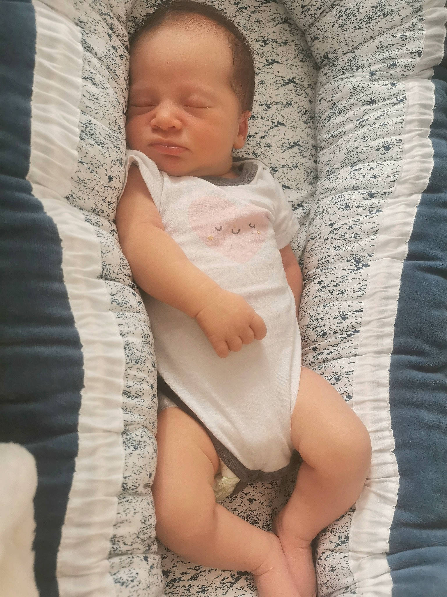 Aria-rose participe au concours pour gagner de l'argent avec cette photo : baby, baby_toddler_clothing, comfort, elbow, eye, finger, head, human_body, joint, knee, lip, neck, person, shoulder, skin, sleeve, stomach, textile, thigh, toddler