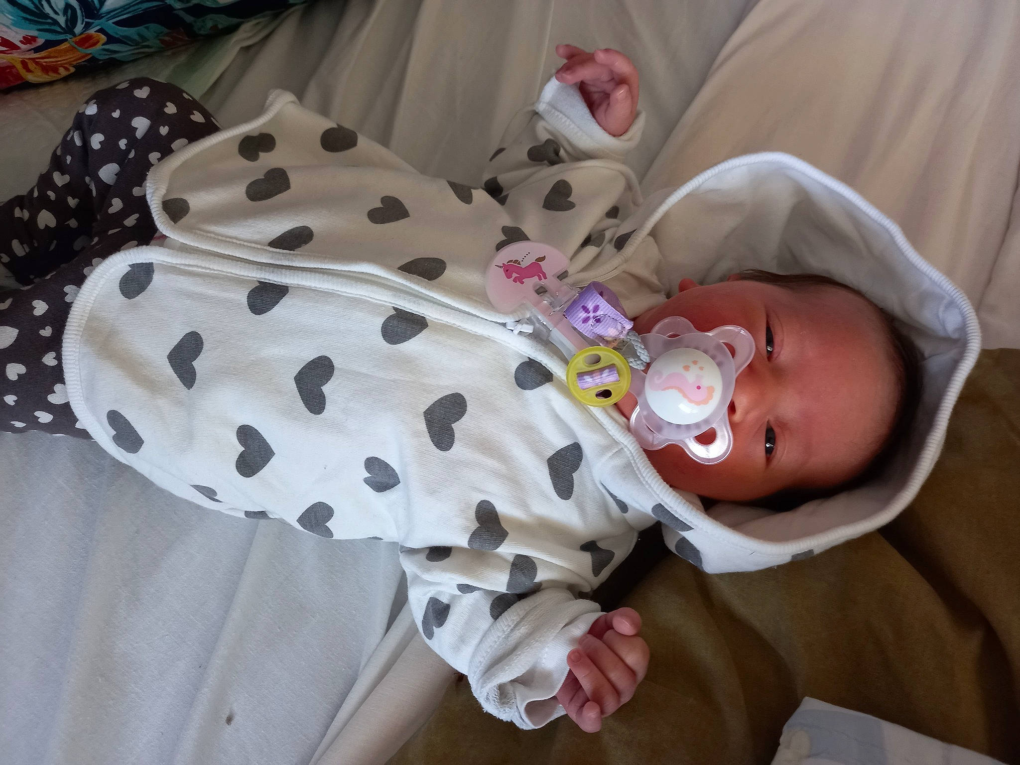 Aria-rose participe au concours pour gagner de l'argent avec cette photo : baby, baby_products, baby_toddler_clothing, child, comfort, linens, pattern, person, product, room, sleeve, toddler