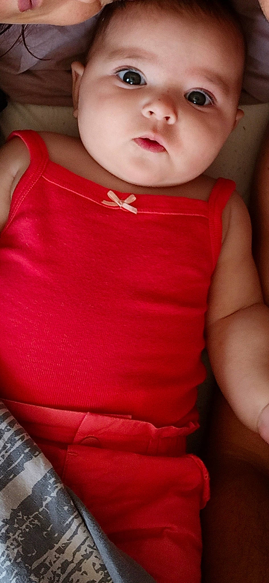 Maëly participe au concours pour gagner de l'argent avec cette photo : arm, baby_toddler_clothing, cheek, chin, dress, eyelash, finger, human_body, iris, joint, lip, mouth, muscle, neck, nose, person, pink, shoulder, skin, sleeve