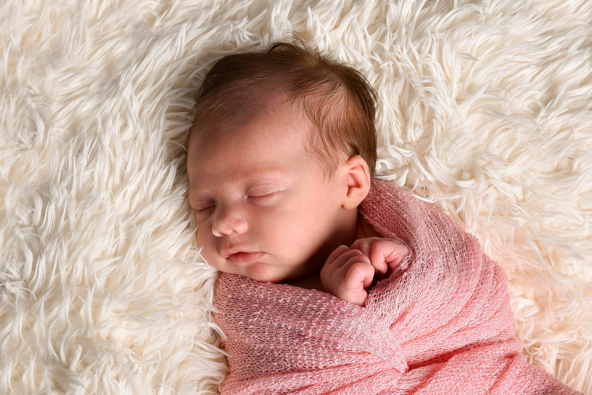 Anaëlle a rejoint le concours — aidez-le/la à gagner de superbes lots ! baby, baby_sleeping, baby_toddler_clothing, bedtime, cheek, child, close_up, comfort, eyelash, fur, gesture, grass, happy, linens, lip, nose, person, pink, skin, textile