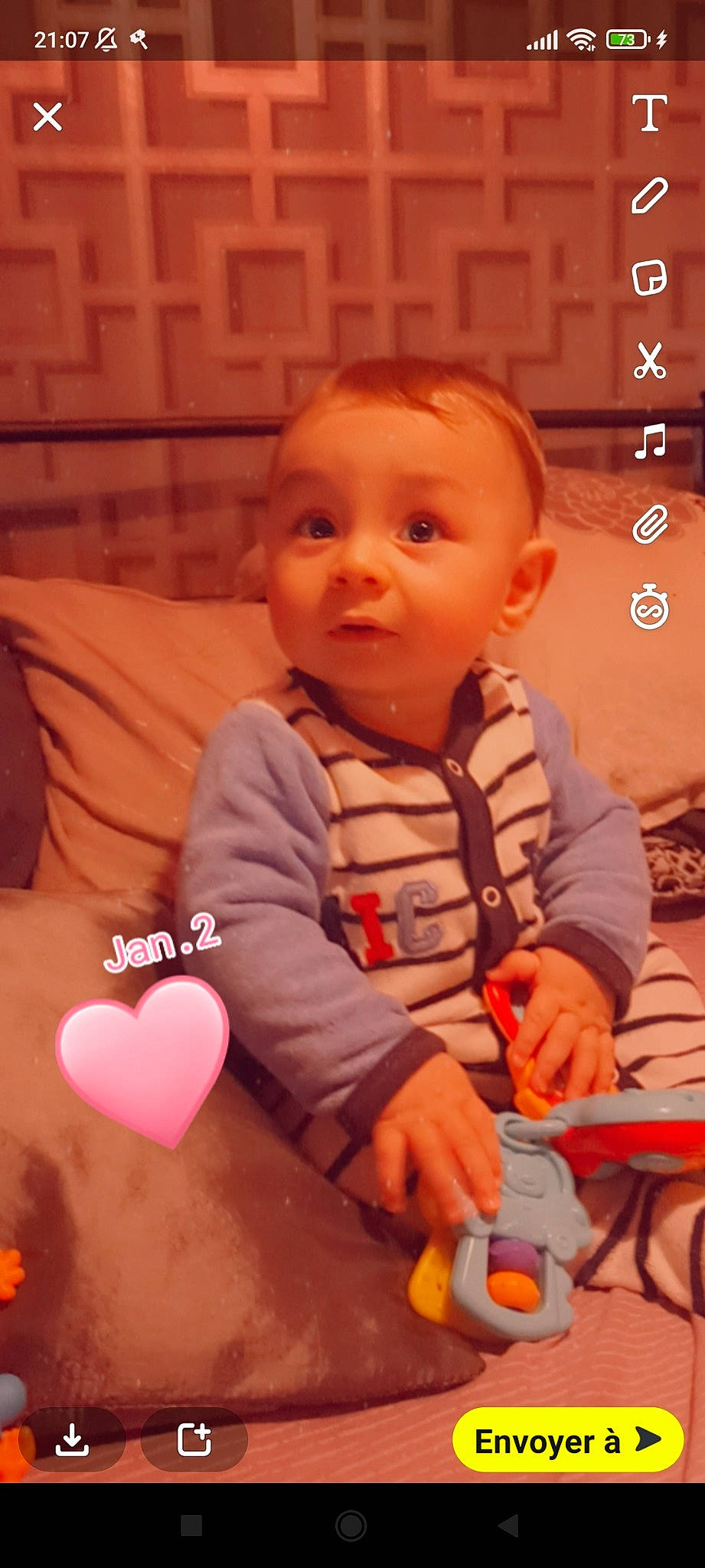 Kylian a rejoint le concours — aidez-le/la à gagner de superbes lots ! baby, baby_playing_with_toys, baby_toddler_clothing, cheek, child, chin, finger, flooring, fun, hairstyle, hand, happy, head, mouth, nose, orange, person, skin, snapshot, surprise