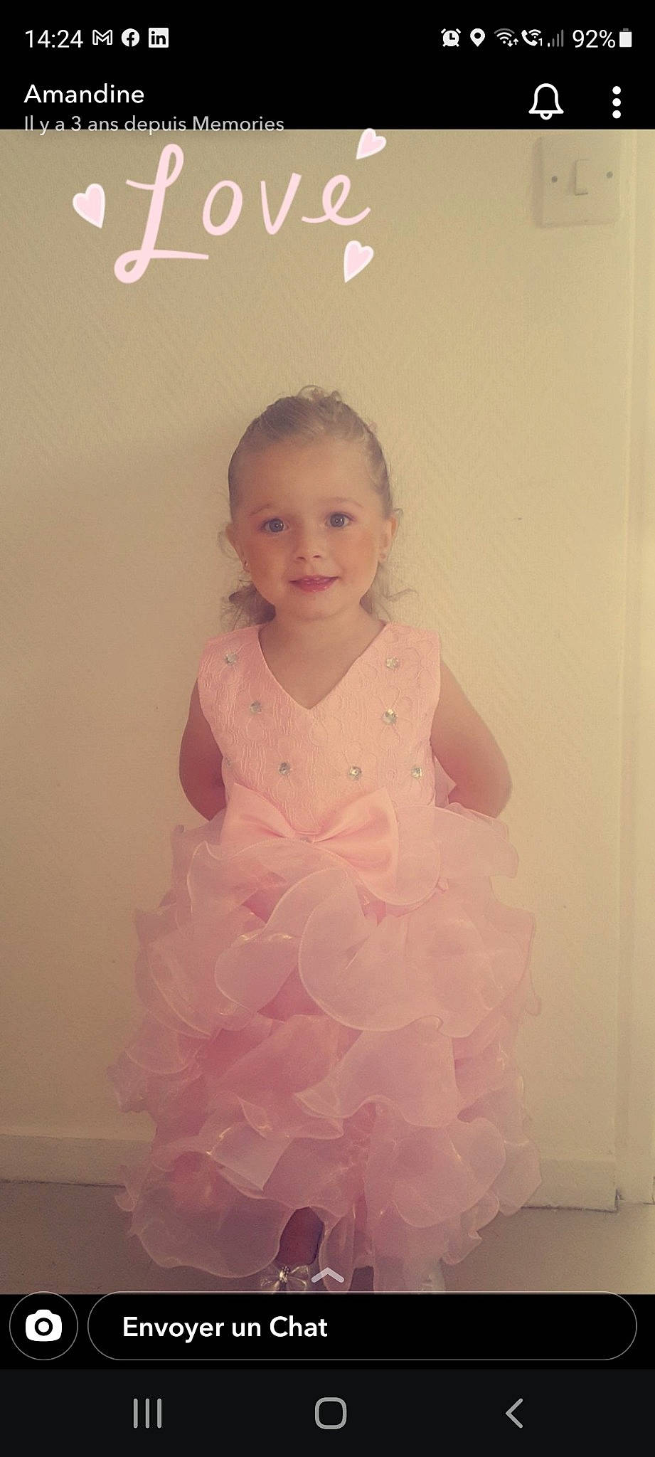 Leena a rejoint le concours — aidez-le/la à gagner de superbes lots ! arm, baby_toddler_clothing, cheek, chin, dress, facial_expression, fashion, gesture, hair, hairstyle, head, human, iris, joy, neck, person, shoulder, skin, sleeve, smile