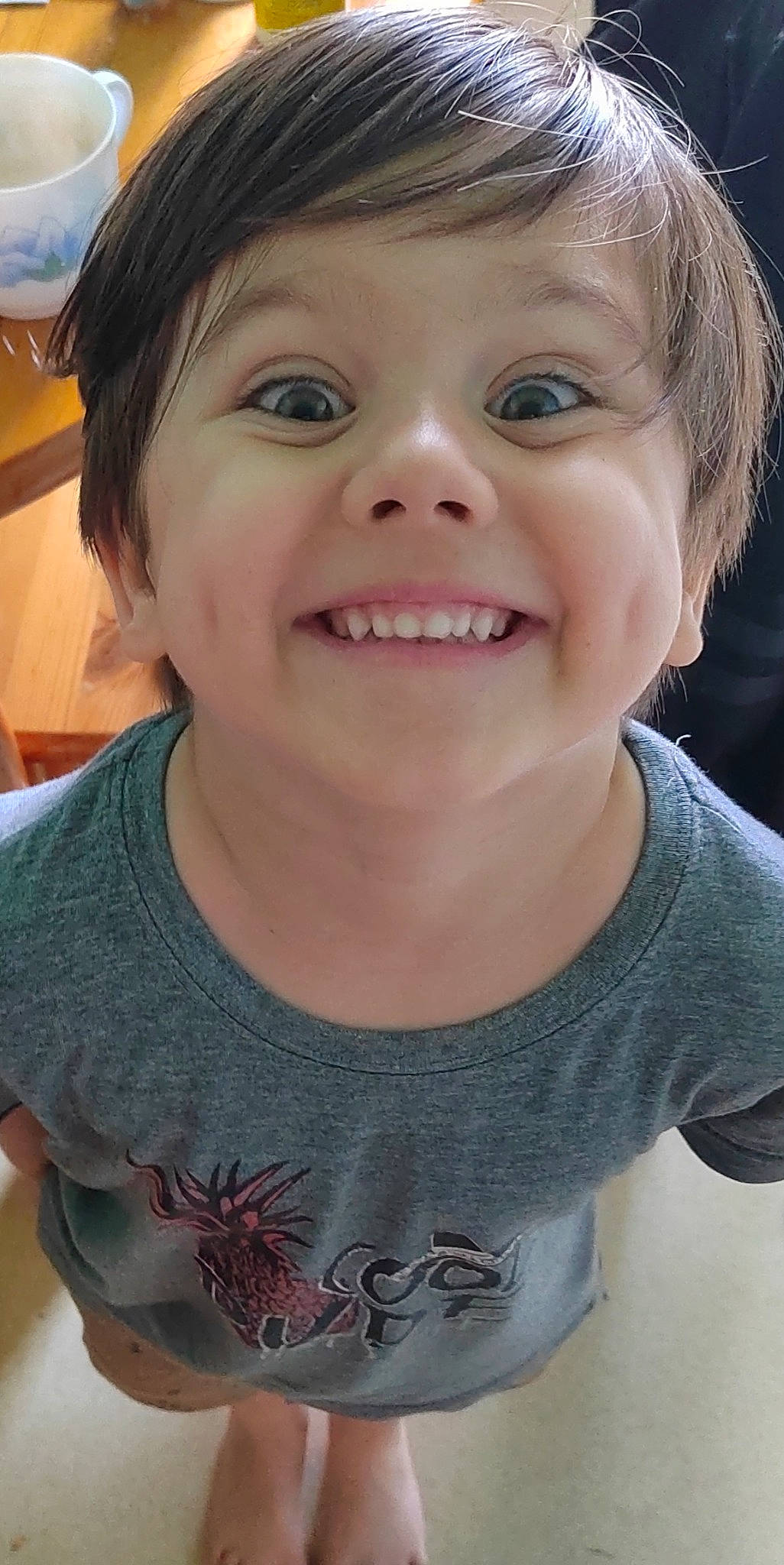 Dante participe au concours pour gagner de l'argent avec cette photo : cheek, chin, eye, eyebrow, eyelash, face, forehead, happy, iris, jaw, joy, lip, mouth, neck, nose, person, skin, sleeve, smile, t_shirt