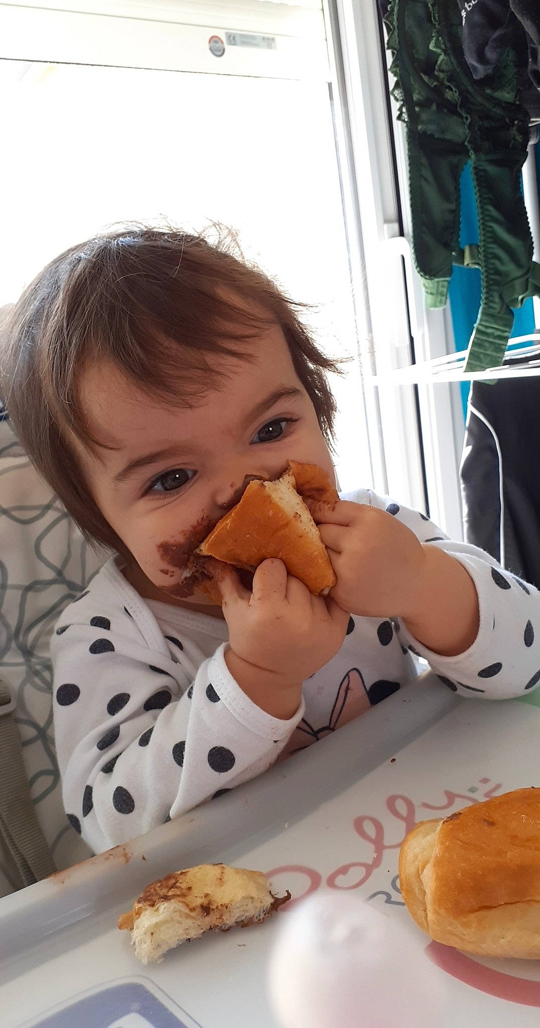 Naëlya a rejoint le concours — aidez-le/la à gagner de superbes lots ! child, comfort_food, cuisine, dish, eating, fast_food, finger_food, food, food_craving, gluten, ingredient, junk_food, person, plate, potato_bread, sharing, sweetness, tableware, toddler, white_bread
