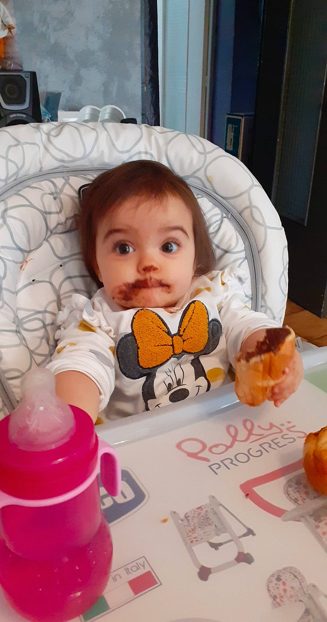 Naëlya a rejoint le concours — aidez-le/la à gagner de superbes lots ! baby, baby_playing_with_toys, baby_toddler_clothing, calabaza, child, comfort_food, cucurbita, drinkware, fun, gourd, orange, pattern, person, pumpkin, sitting, stuffed_toy, table, tableware, toddler, toy