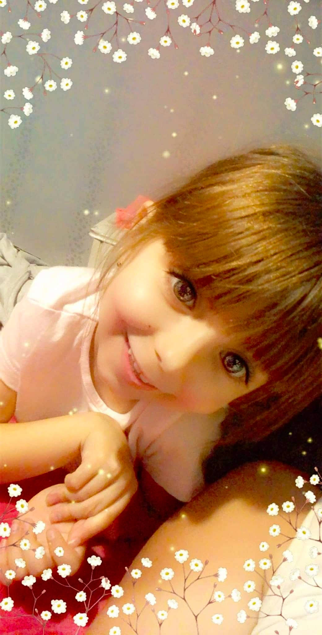 Alya a rejoint le concours — aidez-le/la à gagner de superbes lots ! brown_hair, hair, joy, long_hair, person