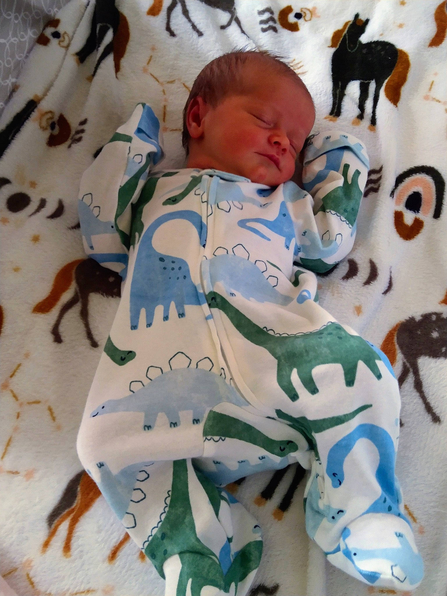 Sparrow is registered to the contest to win money with this photo: baby, baby_products, baby_safety, baby_sleeping, baby_toddler_clothing, baby_toys, bed_sheet, bedding, bedtime, child, comfort, happy, linens, pattern, person, product, room, sleeve, t_shirt, textile