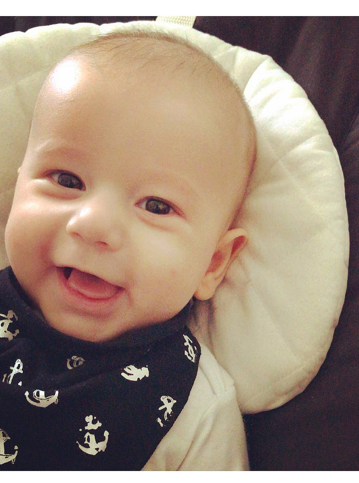 Etan a rejoint le concours — aidez-le/la à gagner de superbes lots ! baby, beauty, cheek, child, chin, cool, ear, eye, eyebrow, face, facial_expression, forehead, head, lip, mouth, nose, person, skin, smile, snapshot