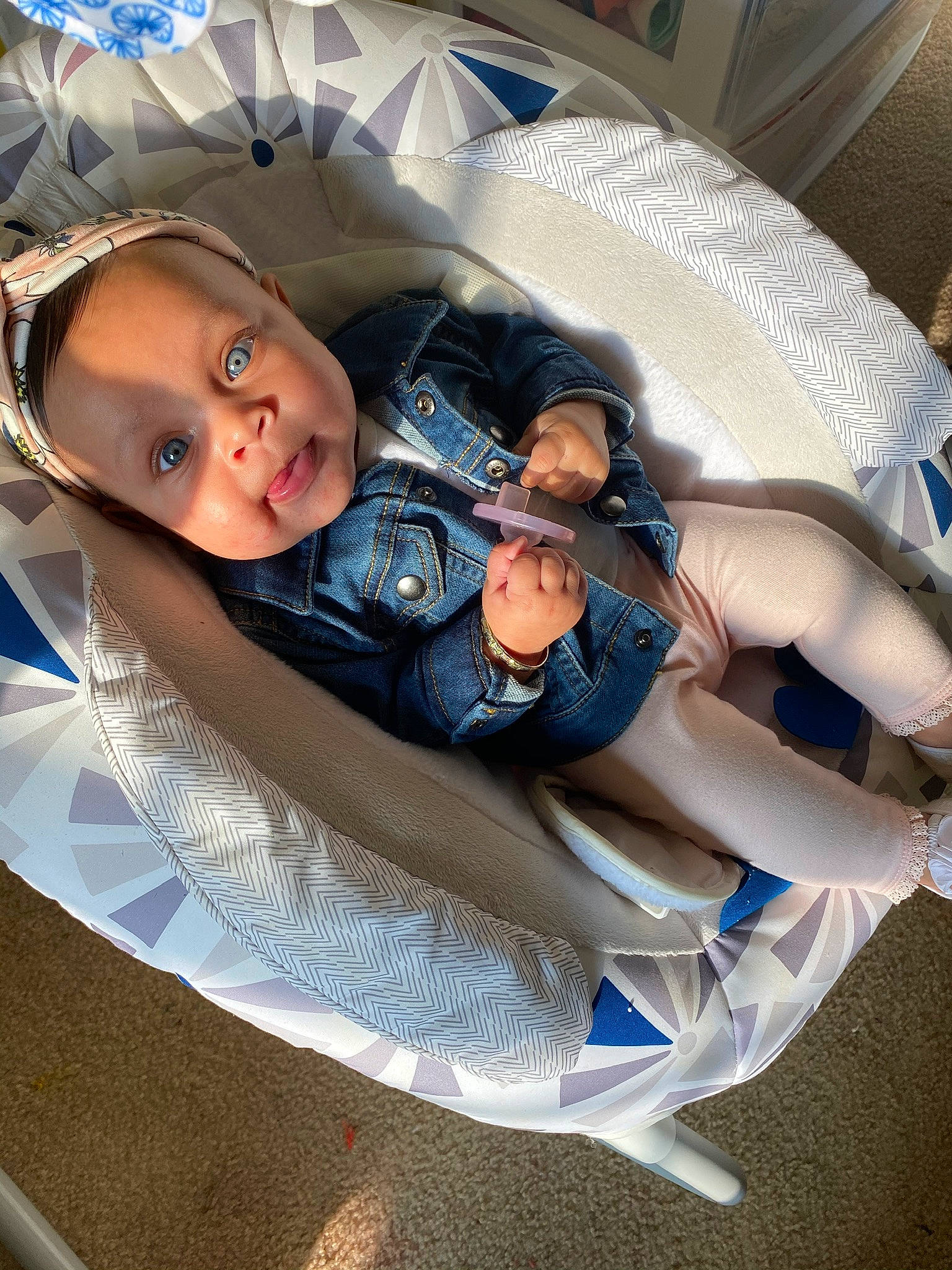 Lakyn is registered to the contest to win money with this photo: baby, baby_products, child, comfort, curious, eye, eyelash, nose, person