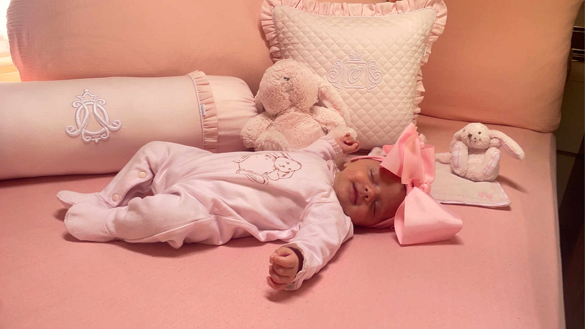 Ohana participe au concours pour gagner de l'argent avec cette photo : baby, sleeping, pink, bow, pajamas, bed, pillow, stuffed_animal, bunny, plush, soft, cozy, child, infant, cute, relaxing, indoors, rest, blanket, headband