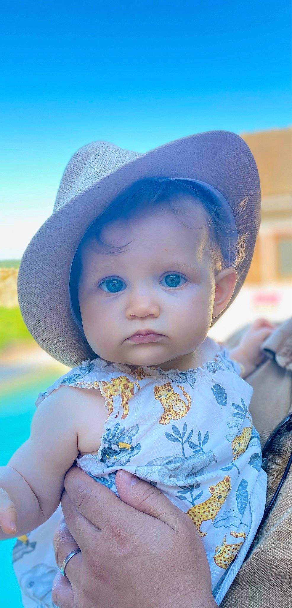 Victoire participe au concours pour gagner de l'argent avec cette photo : azure, baby, baby_toddler_clothing, cap, chin, cool, electric_blue, grass, happy, hat, headgear, headwear, lip, people, person, photograph, product, skin, sky, sun_hat