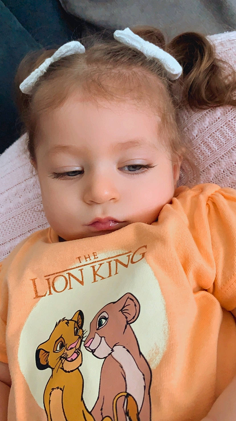 Analia a rejoint le concours — aidez-le/la à gagner de superbes lots ! baby, baby_toddler_clothing, cheek, child, cool, eyebrow, eyelash, facial_expression, finger, hairstyle, happy, iris, neck, nose, organ, people, person, skin, sleeve, toddler