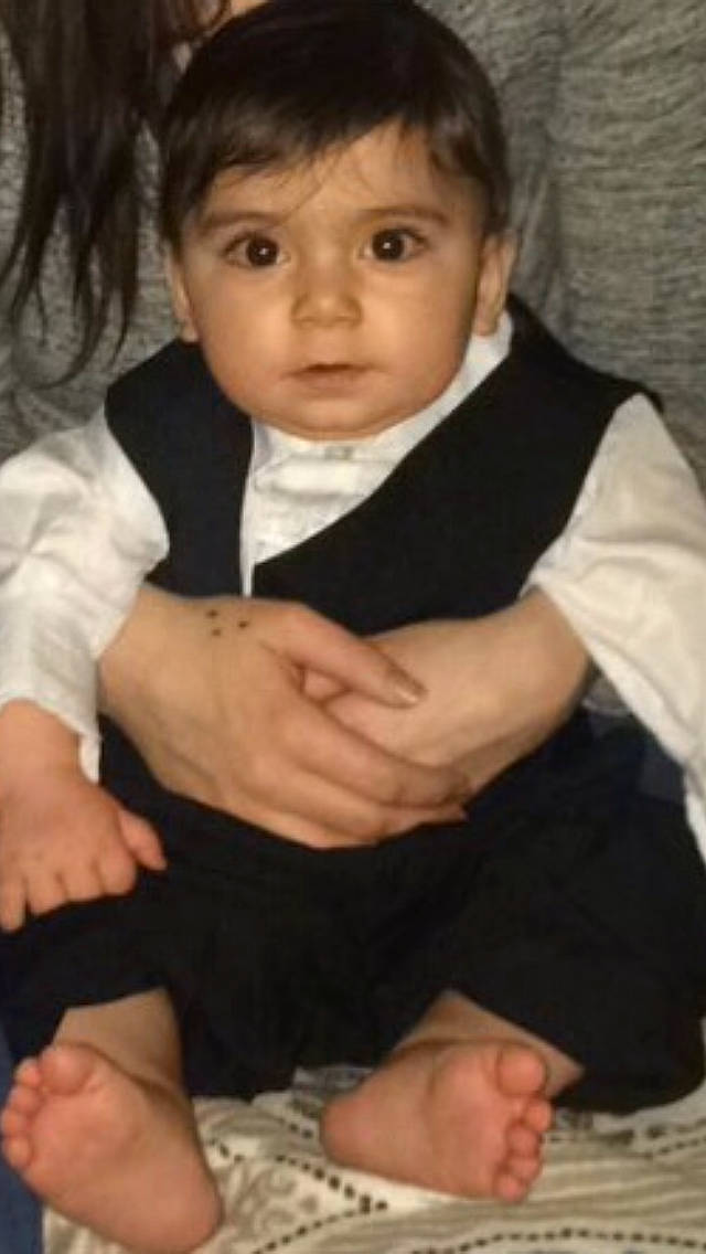 Yusuf-ismail participe au concours pour gagner de l'argent avec cette photo : baby, baby_toddler_clothing, black, cheek, child, collar, eye, finger, flash_photography, formal_wear, gesture, hair, hand, happy, head, person, photograph, sitting, sleeve, thumb