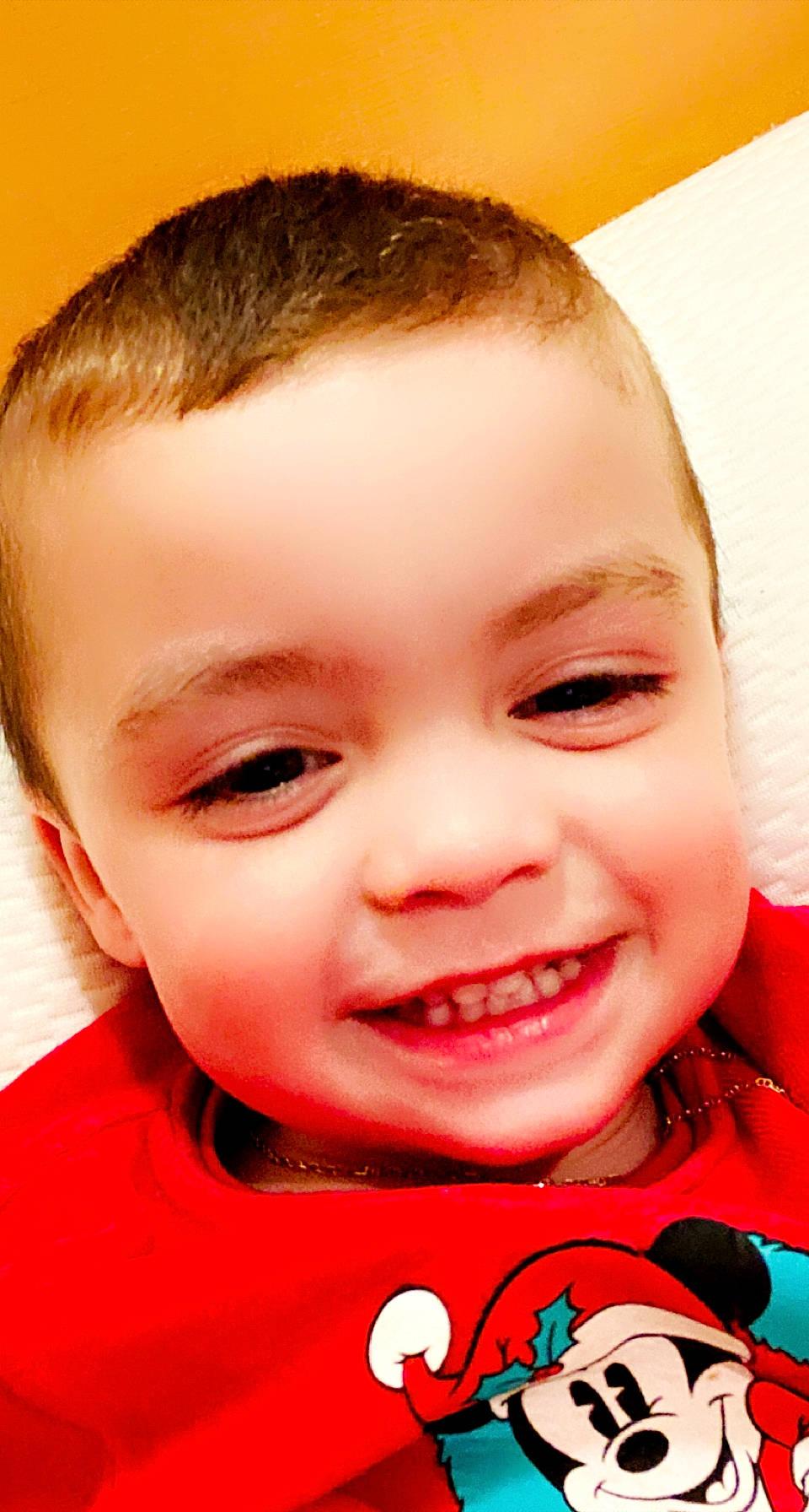 Varane participe au concours pour gagner de l'argent avec cette photo : cheek, chin, ear, eyebrow, eyelash, face, forehead, fun, happy, iris, jaw, joy, lip, mouth, neck, nose, person, red, skin, smile