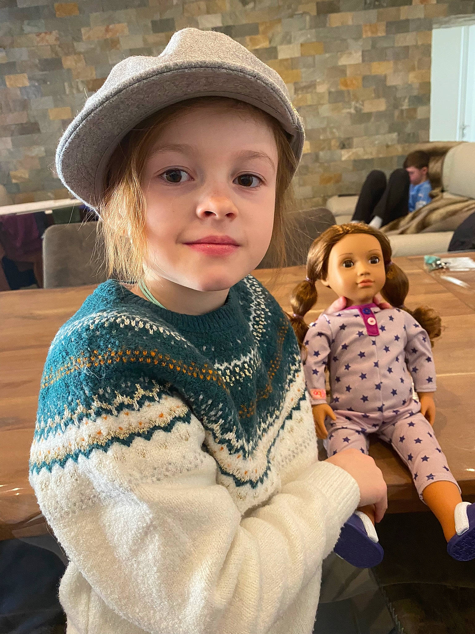 Harper participe au concours pour gagner de l'argent avec cette photo : baby_toddler_clothing, blond, cap, cheek, child, cool, eye, fashion, fun, hairstyle, happy, hat, headgear, headwear, human_body, iris, person, sitting, skin, standing