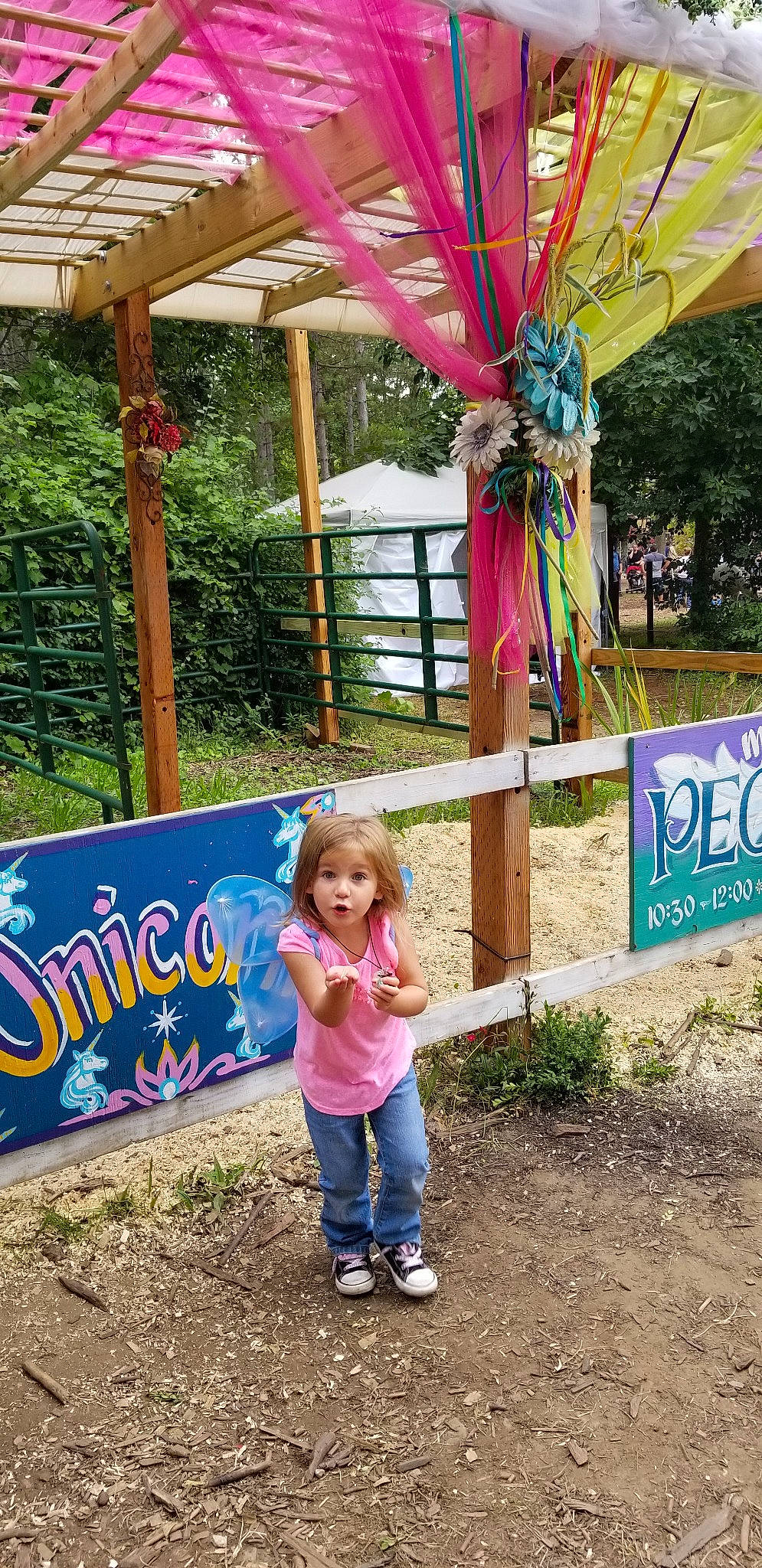 Colette is registered to the contest to win money with this photo: child, fun, leisure, person, plant, play, playground, pole, public_space, recreation, style, summer, surprise, tree, vacation