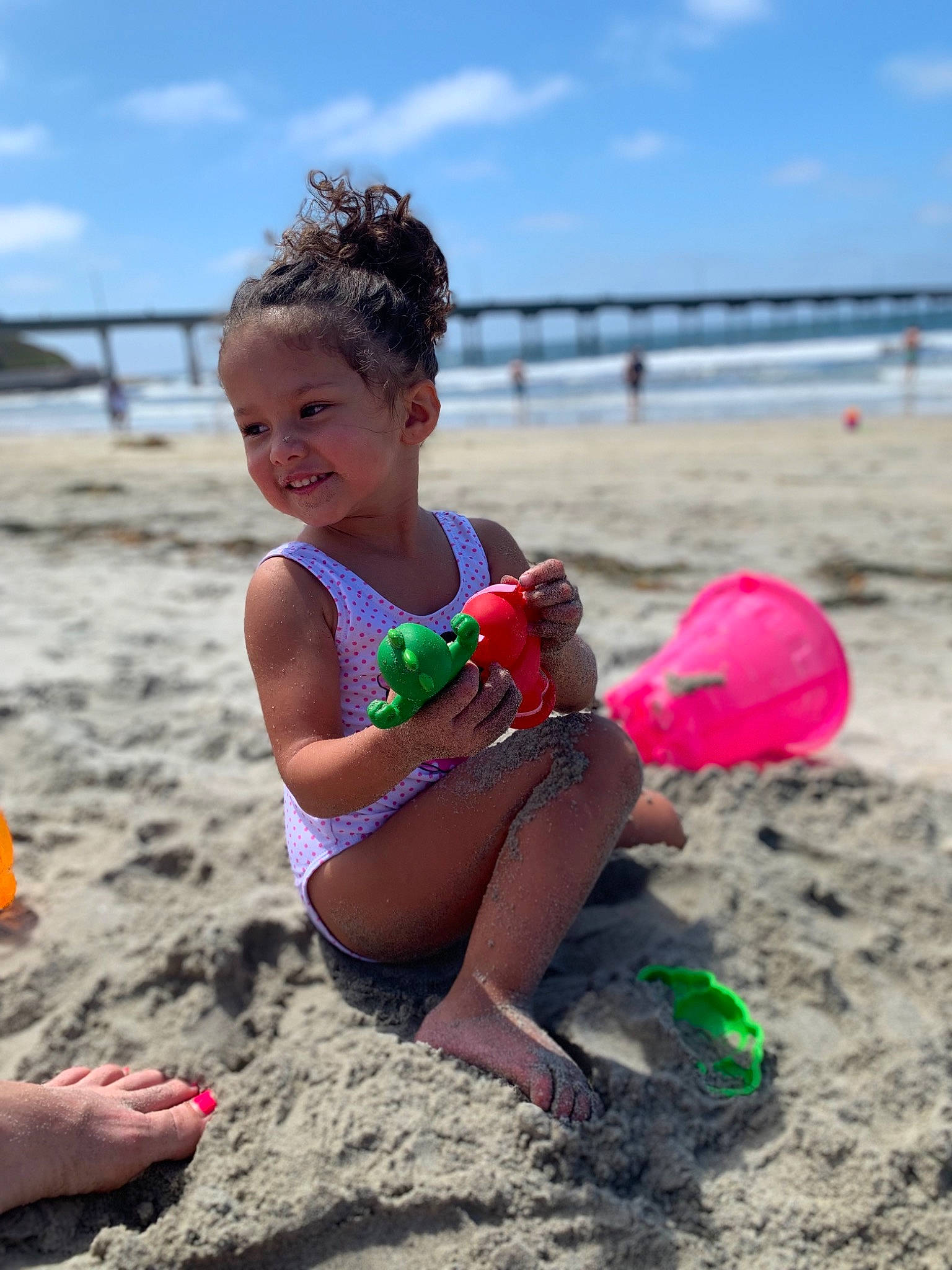 Dianna is registered to the contest to win money with this photo: beach, child, coast, fun, holiday, joy, leg, leisure, ocean, person, pink, play, sand, sea, sitting, smile, summer, toddler, vacation