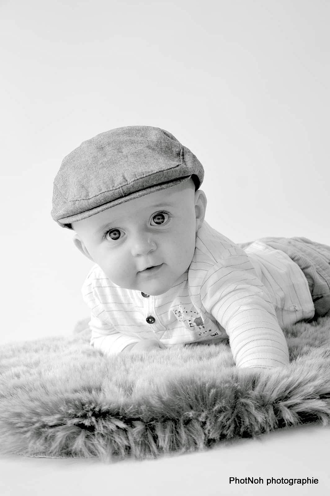 Marin a rejoint le concours — aidez-le/la à gagner de superbes lots ! art, baby, baby_toddler_clothing, cap, costume_hat, eye, eyebrow, face, fashion_accessory, flash_photography, fur, grass, happy, hat, headwear, human_body, monochrome, monochrome_photography, people_in_nature, person