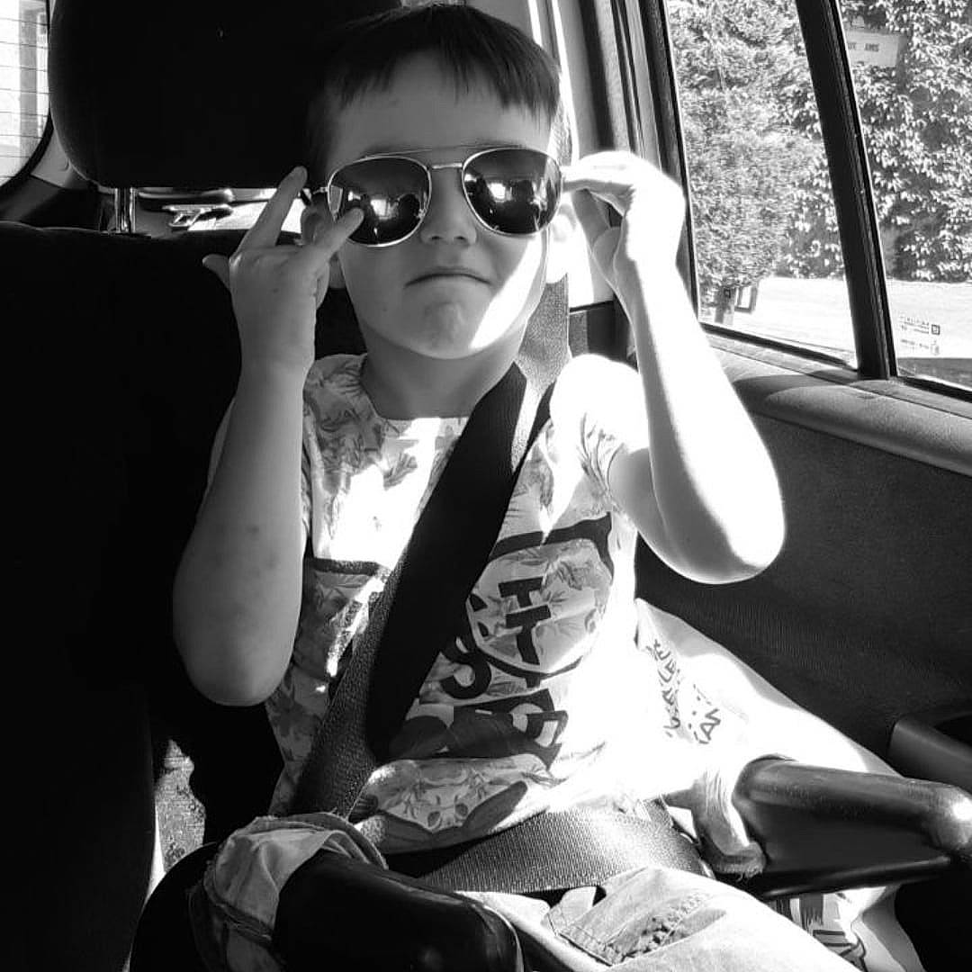 Bryan participe au concours pour gagner de l'argent avec cette photo : automotive_design, automotive_exterior, black, black_and_white, car, cool, eyewear, gesture, glasses, goggles, monochrome, monochrome_photography, motor_vehicle, person, photograph, steering_wheel, style, sunglasses, tints_and_shades, vehicle_door