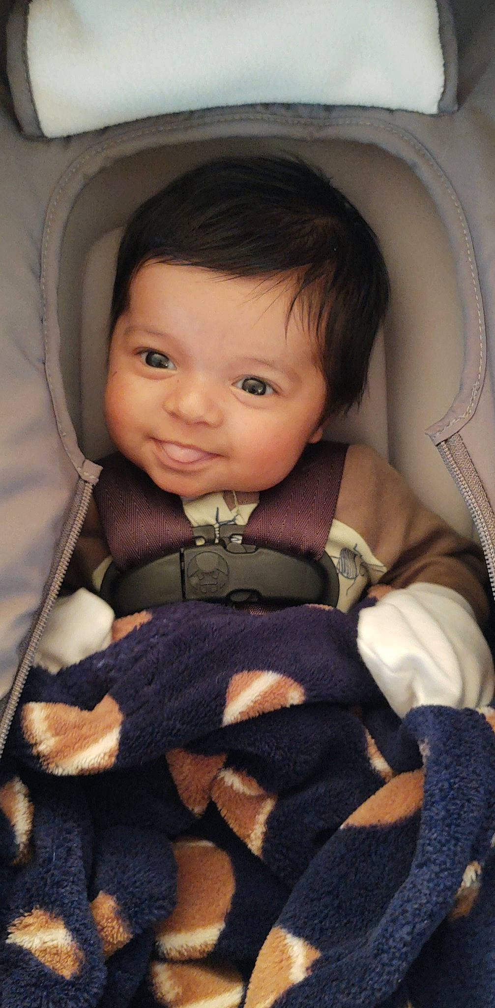 Kaius is registered to the contest to win money with this photo: arm, baby, baby_carriage, baby_toddler_clothing, car_seat, cheek, comfort, flash_photography, gesture, hairstyle, hand, human_body, iris, joy, nose, person, product, seat_belt, skin, sleeve