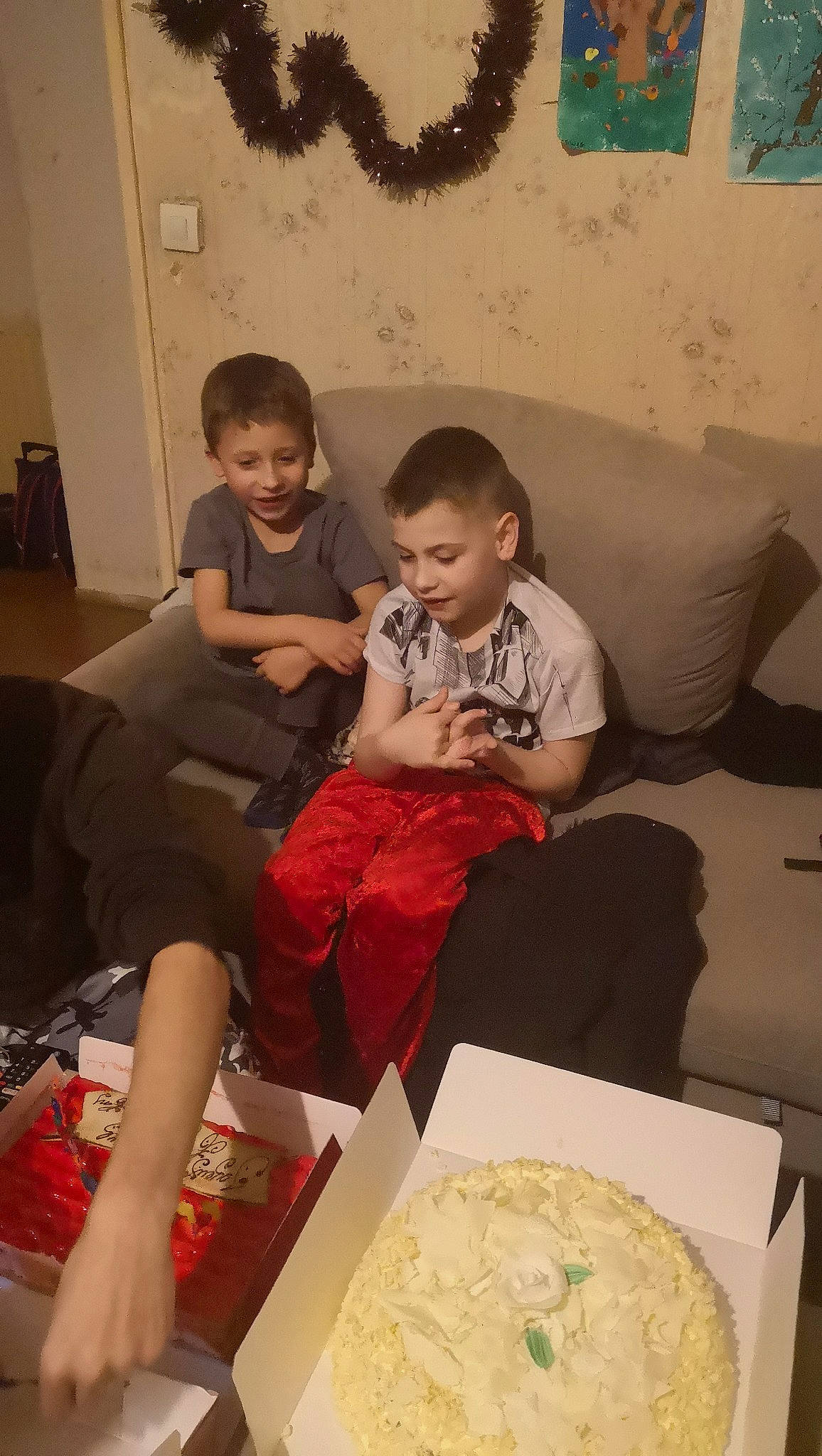 Edwig a rejoint le concours — aidez-le/la à gagner de superbes lots ! child, cuisine, day, event, fun, girl, person, play, sitting, toddler