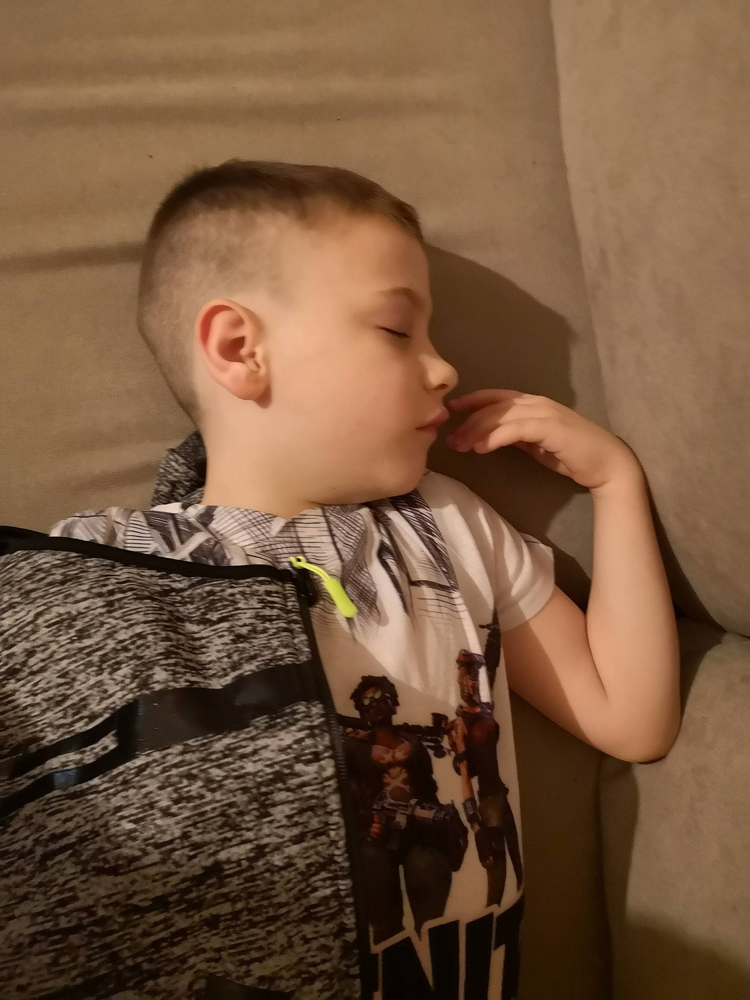 Edwig participe au concours pour gagner de l'argent avec cette photo : arm, boy, child, ear, infant, neck, outerwear, person, product, shoulder, skin, textile, toddler