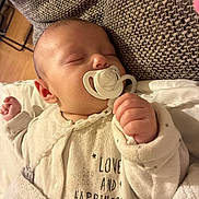 Aleyna participe au concours pour gagner de l'argent avec cette photo : baby, sleeping, pacifier, blanket, knit, cozy, infant, clothing, hand, face, peaceful, cute, indoors, soft, newborn, child, rest, comfort, warm, portrait