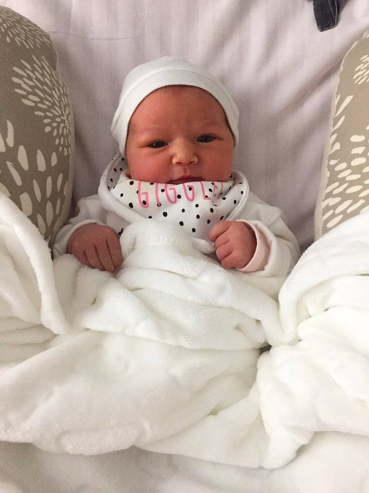 Donia a rejoint le concours — aidez-le/la à gagner de superbes lots ! baby, baby_products, baby_sleeping, bedtime, child, headwear, person, product, skin, sleep, toddler