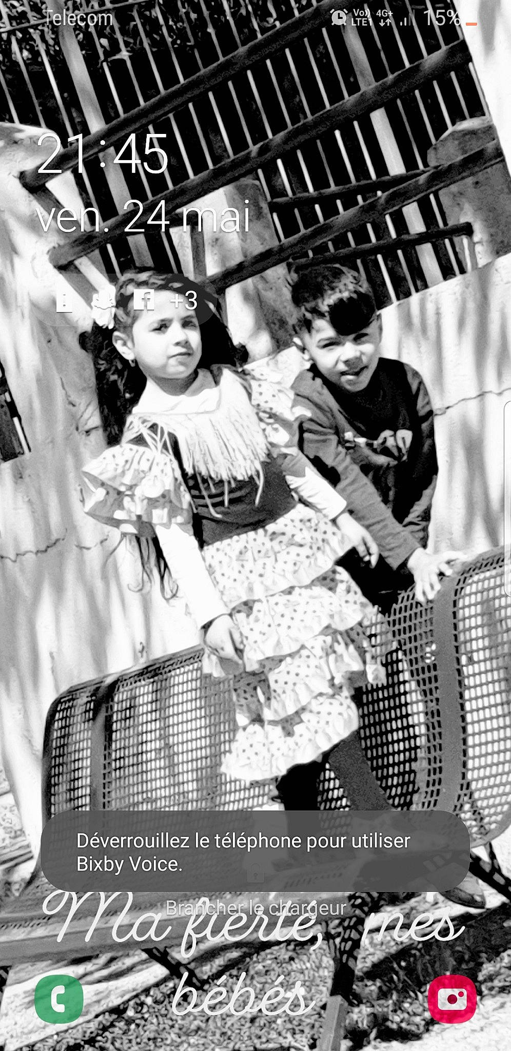 Calvine a rejoint le concours — aidez-le/la à gagner de superbes lots ! black_and_white, gesture, monochrome, person, photograph, photography, retro_style, stock_photography, style