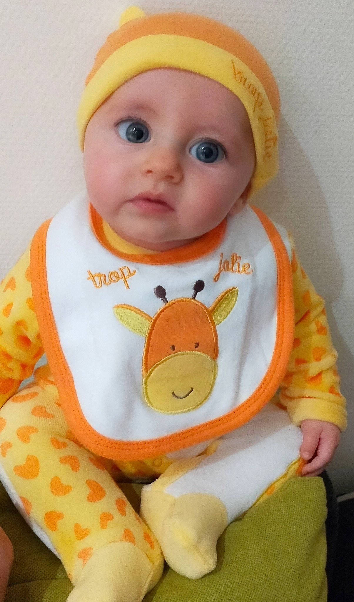 Inaya participe au concours pour gagner de l'argent avec cette photo : baby, baby_sleeping, baby_toddler_clothing, cap, cheek, child, chin, eye, face, facial_expression, head, headwear, nose, orange, outerwear, person, pink, product, skin, sleeve