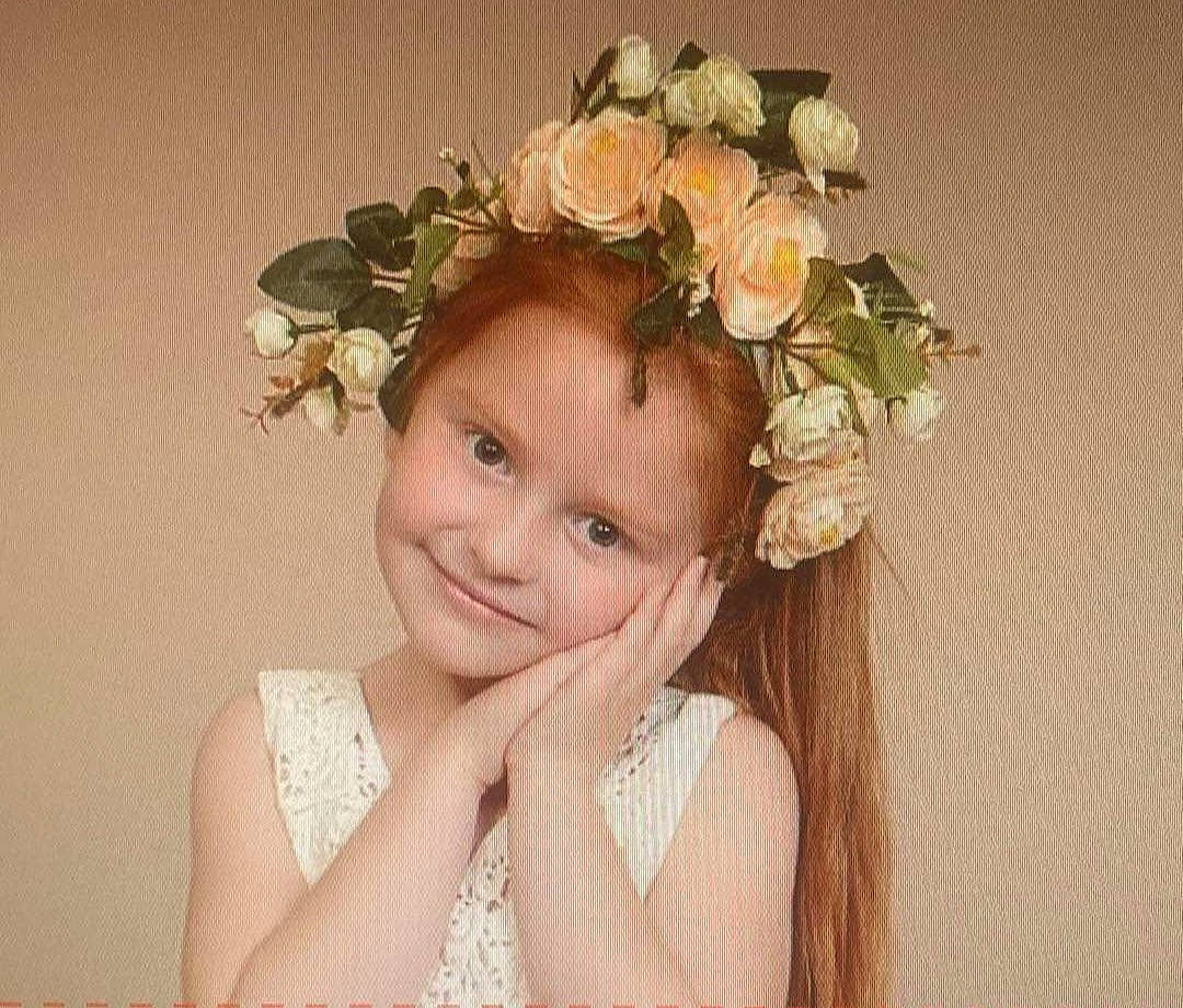 Devan joined the competition — help win amazing prizes! artificial_flower, bouquet, bridal_accessory, brown_hair, embellishment, flash_photography, flower, flower_arranging, hair_accessory, happy, headgear, headpiece, hybrid_tea_rose, joy, peach, person, petal, plant, rose, rose_family