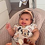 Malak participe au concours pour gagner de l'argent avec cette photo : baby, baby_seat, child, clothing, cute, giraffe, hanging_toy, happy, headband, home, indoor, infant, minnie_mouse, nursery, person, plush_toy, quilted, smiling, soft_toy, toy