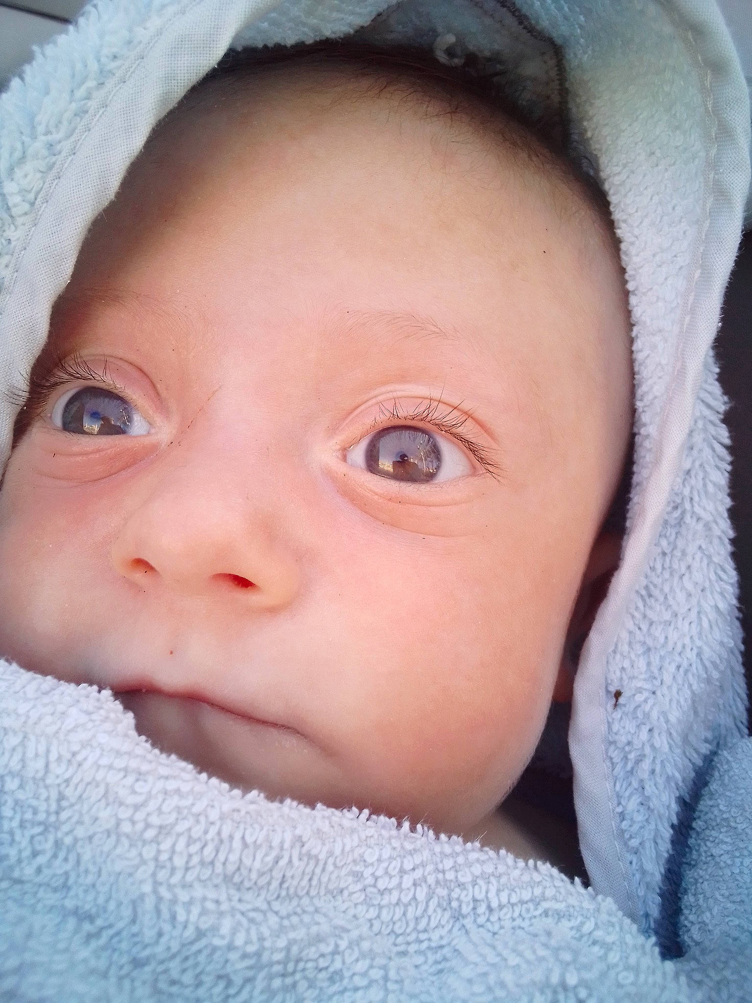 Louis participe au concours pour gagner de l'argent avec cette photo : baby, baby_toddler_clothing, cap, cheek, chin, comfort, eye, eyebrow, eyelash, face, facial_expression, head, headgear, iris, lip, mouth, nose, person, skin, textile