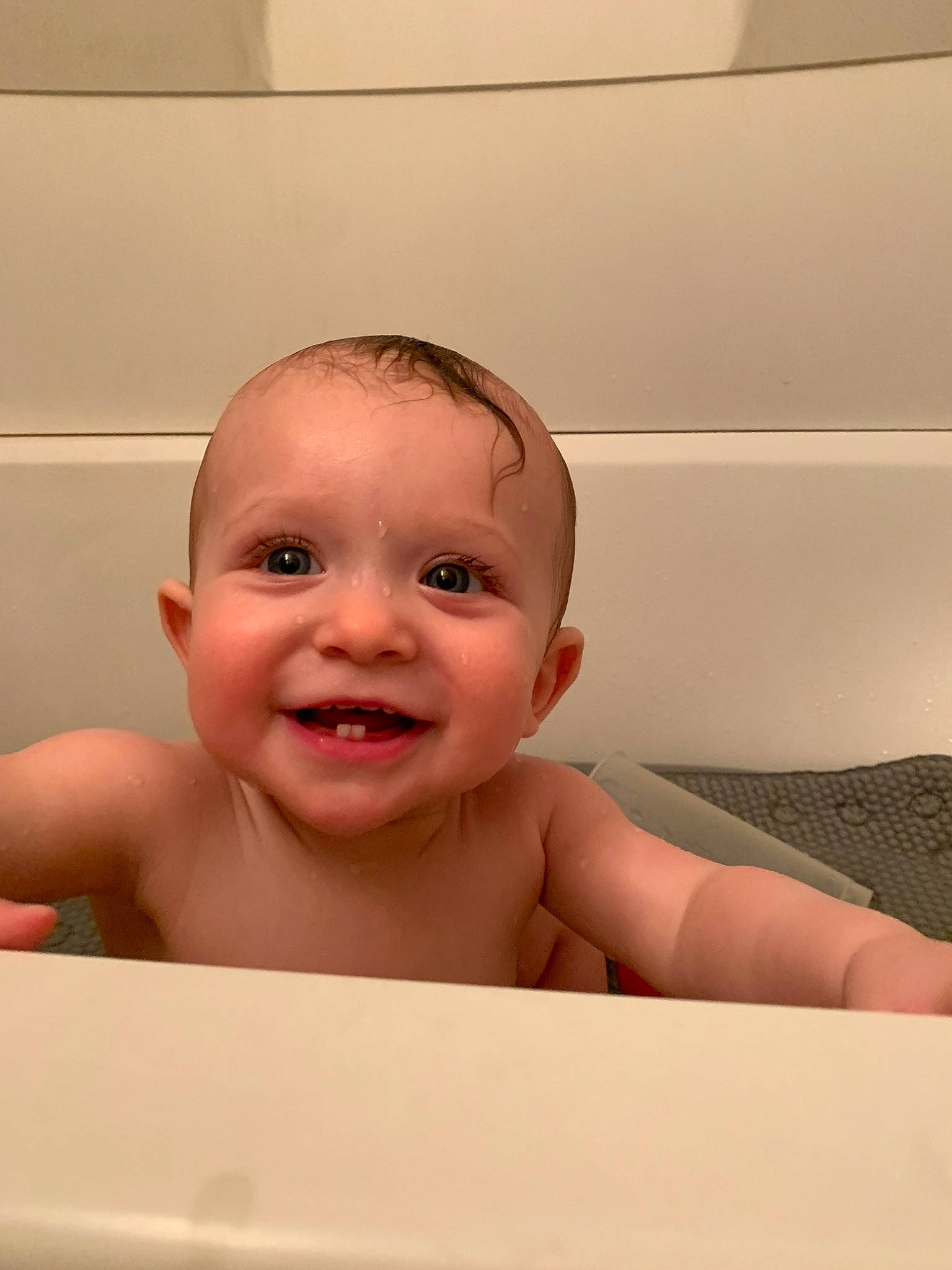 Alyse is registered to the contest to win money with this photo: baby, baby_bathing, baby_making_funny_faces, bathing, bathtub, cheek, child, chin, face, facial_expression, forehead, head, joy, mouth, nose, person, plumbing_fixture, room, skin, smile