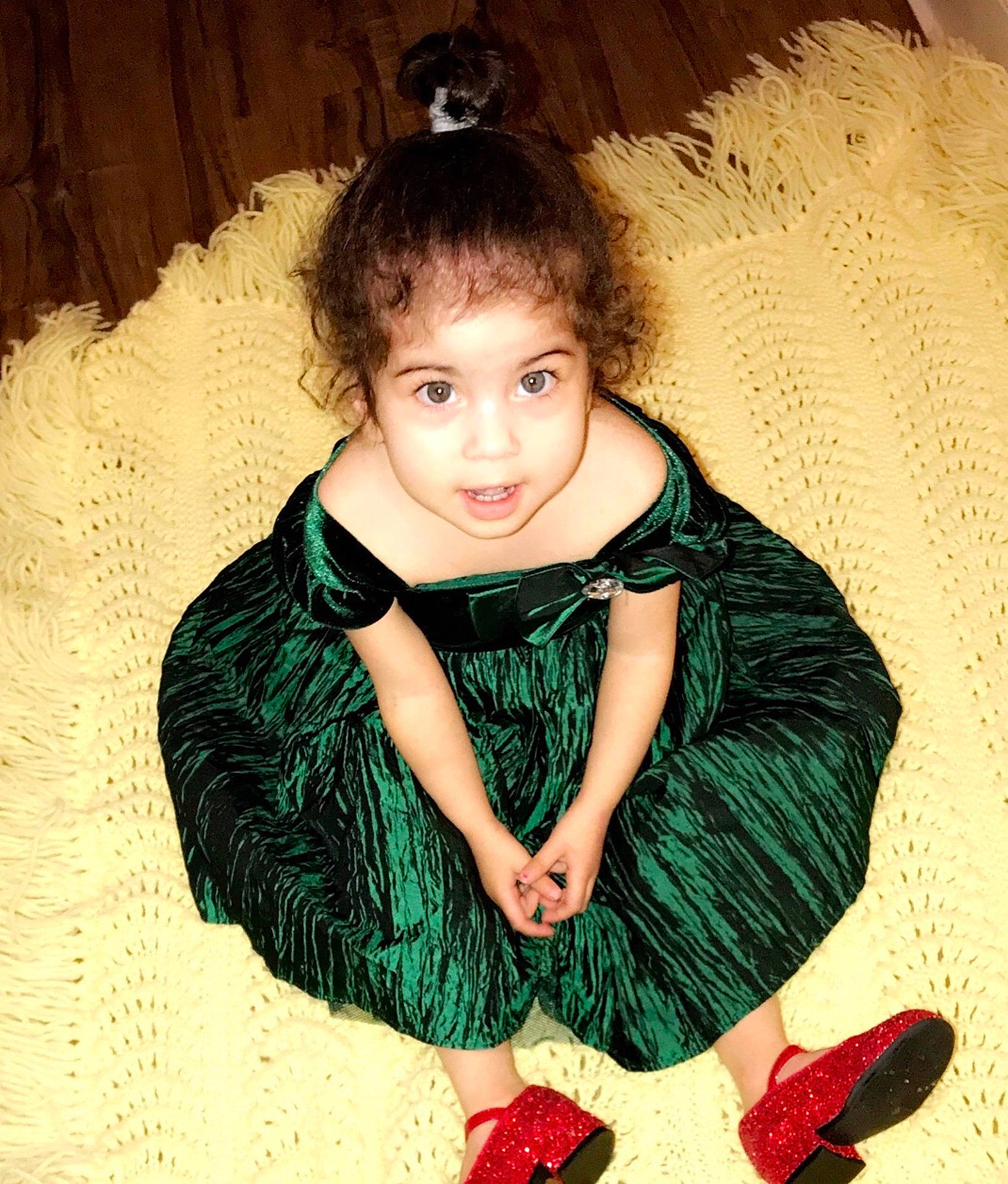 Yasna is registered to the contest to win money with this photo: beauty, black_hair, brown_hair, eye, fun, girl, neck, outerwear, person, portrait, scarf, shoulder, smile, textile