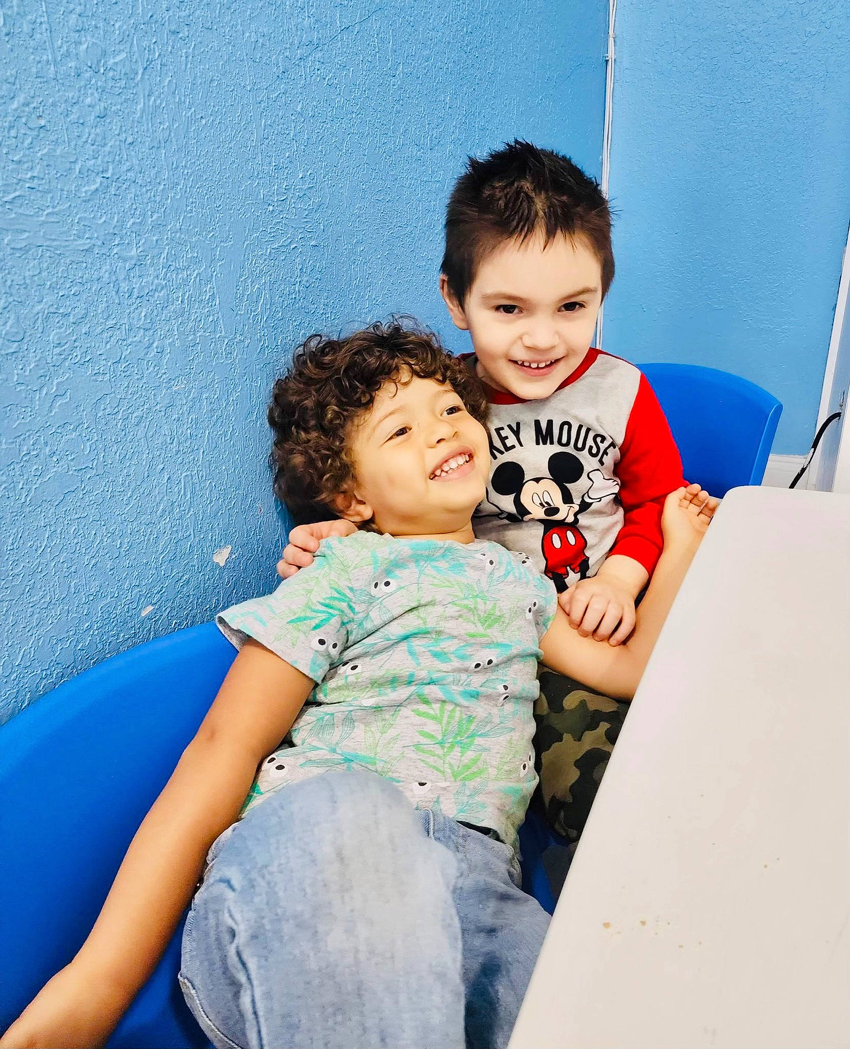 Evan is registered to the contest to win money with this photo: arm, blue, facial_expression, flash_photography, fun, gesture, happy, human_body, jeans, joint, joy, leg, leisure, mammal, person, recreation, shoulder, skin, smile, summer