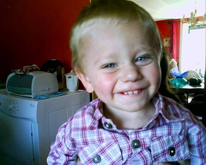 Theo participe au concours pour gagner de l'argent avec cette photo : cheek, child, chin, ear, eye, eyebrow, face, facial_expression, forehead, hair, hairstyle, head, iris, joy, lip, nose, organ, person, skin, smile