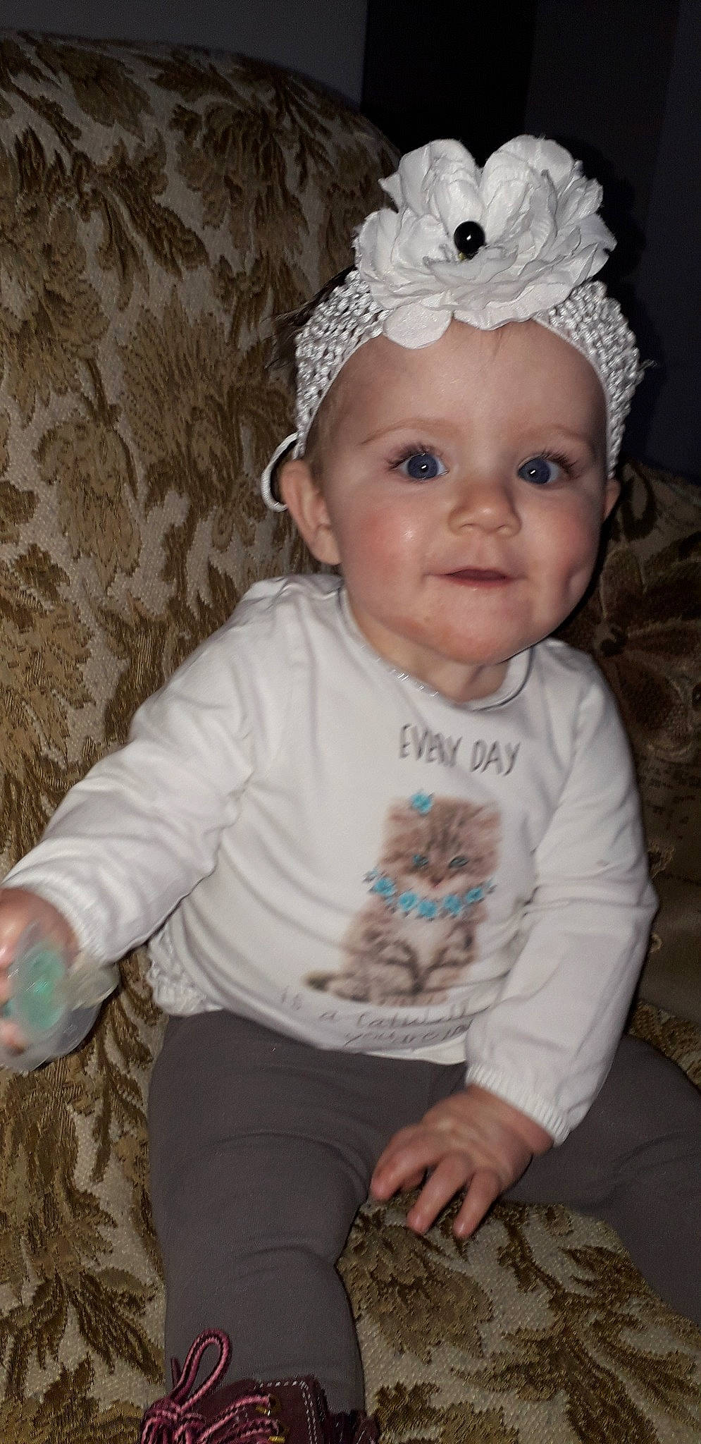 Anaelle a rejoint le concours — aidez-le/la à gagner de superbes lots ! baby, baby_toddler_clothing, bonnet, cap, child, child_model, clothing, costume_accessory, fashion_accessory, hair_accessory, hat, headband, headgear, headpiece, person, skin, smile, toddler