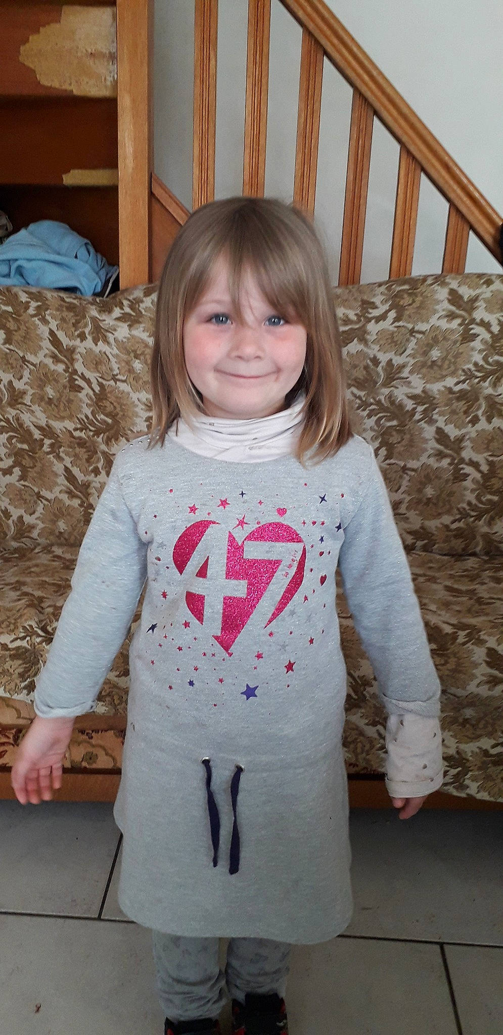 Katalyna a rejoint le concours — aidez-le/la à gagner de superbes lots ! child, child_model, joy, outerwear, person, sleeve, smile, t_shirt, toddler, top