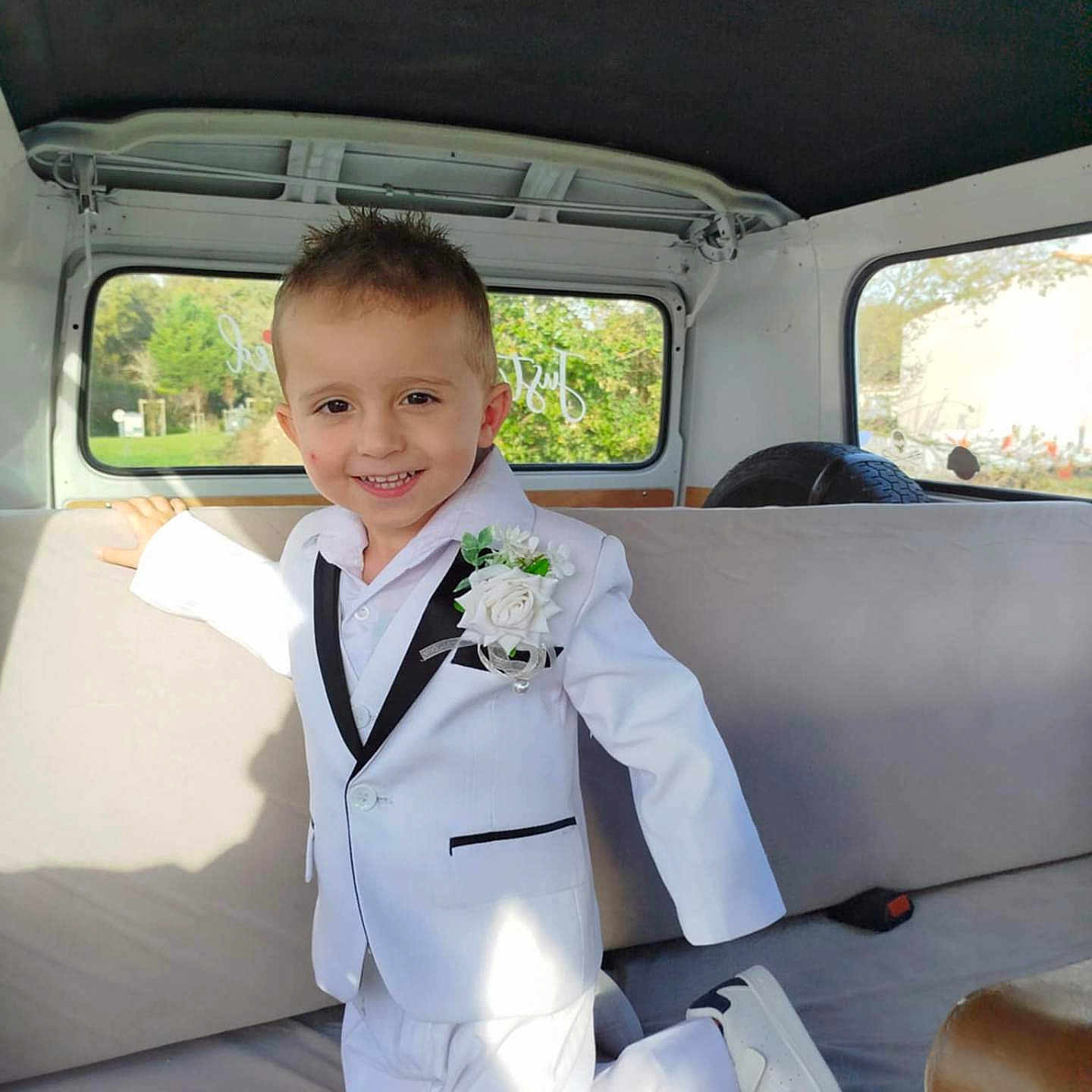 Lyam participe au concours pour gagner de l'argent avec cette photo : accessories, blazer, boy, child, clothing, coat, cushion, face, formalwear, head, homedecor, jacket, person, photography, portrait, shirt, sitting, suit, tie, tuxedo