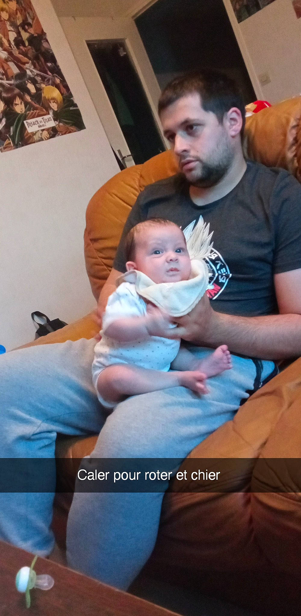 Edward participe au concours pour gagner de l'argent avec cette photo : abdomen, baby, beard, child, comfort, couch, event, family, fun, happy, human, lap, person, picture_frame, room, sitting, t_shirt, thigh, toddler, trunk