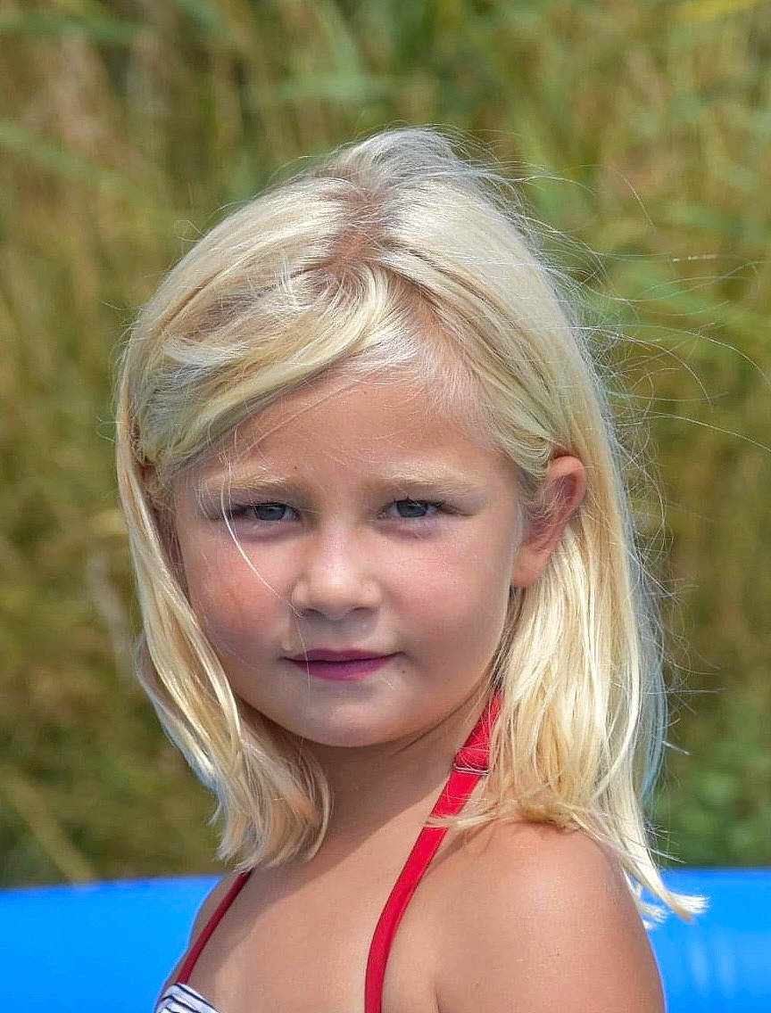 Charlyze participe au concours pour gagner de l'argent avec cette photo : blond, brown_hair, chest, child, chin, eye, eyelash, fun, grass, happy, iris, layered_hair, leisure, lip, long_hair, people_in_nature, person, smile, surfer_hair, swimwear