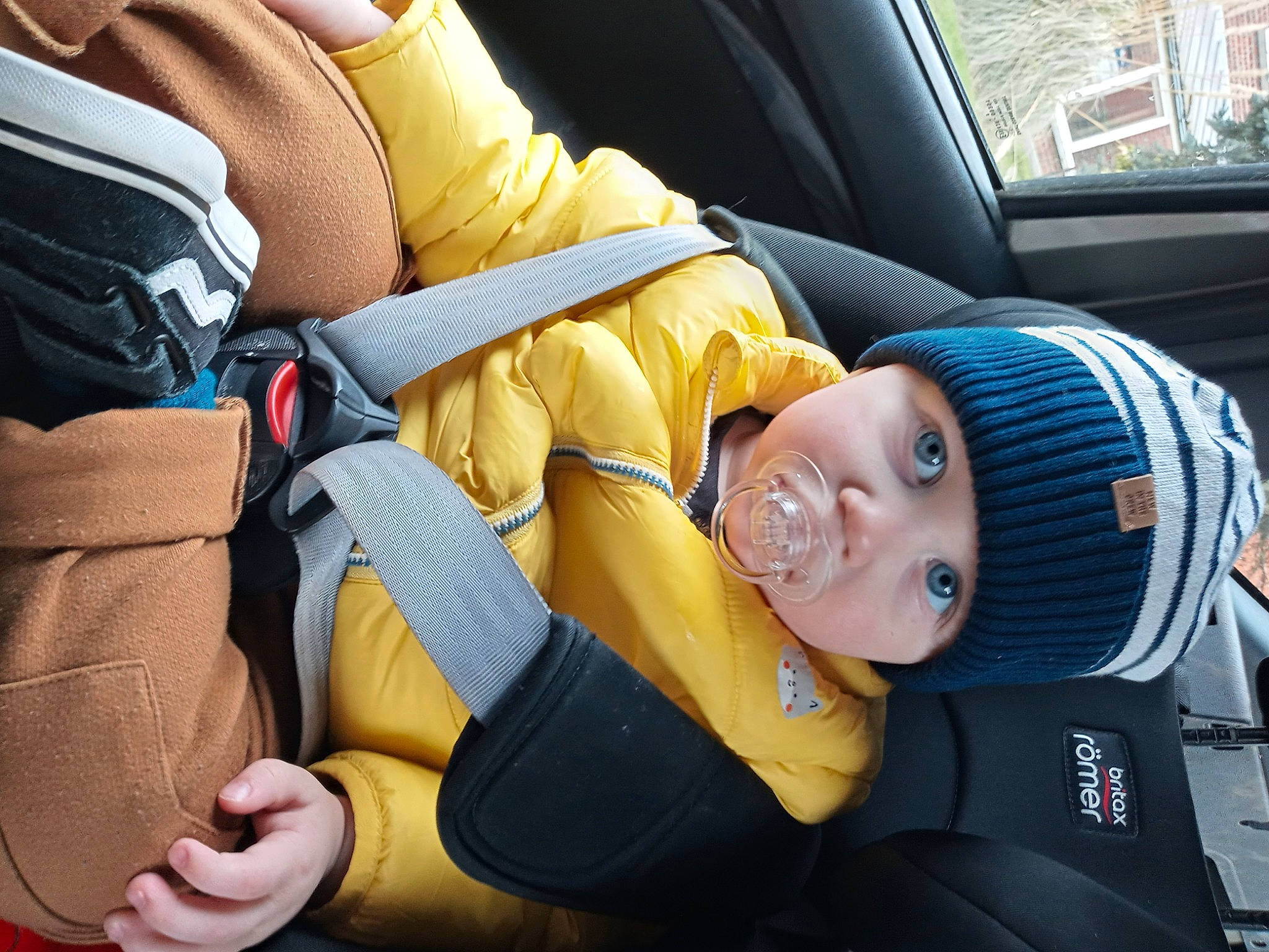 Vadim participe au concours pour gagner de l'argent avec cette photo : auto_part, automotive_design, baby_in_car_seat, baby_products, car, car_seat, car_seat_cover, child, comfort, family_car, head_restraint, headwear, motor_vehicle, passenger, person, product, seat_belt, smile, steering_part, steering_wheel