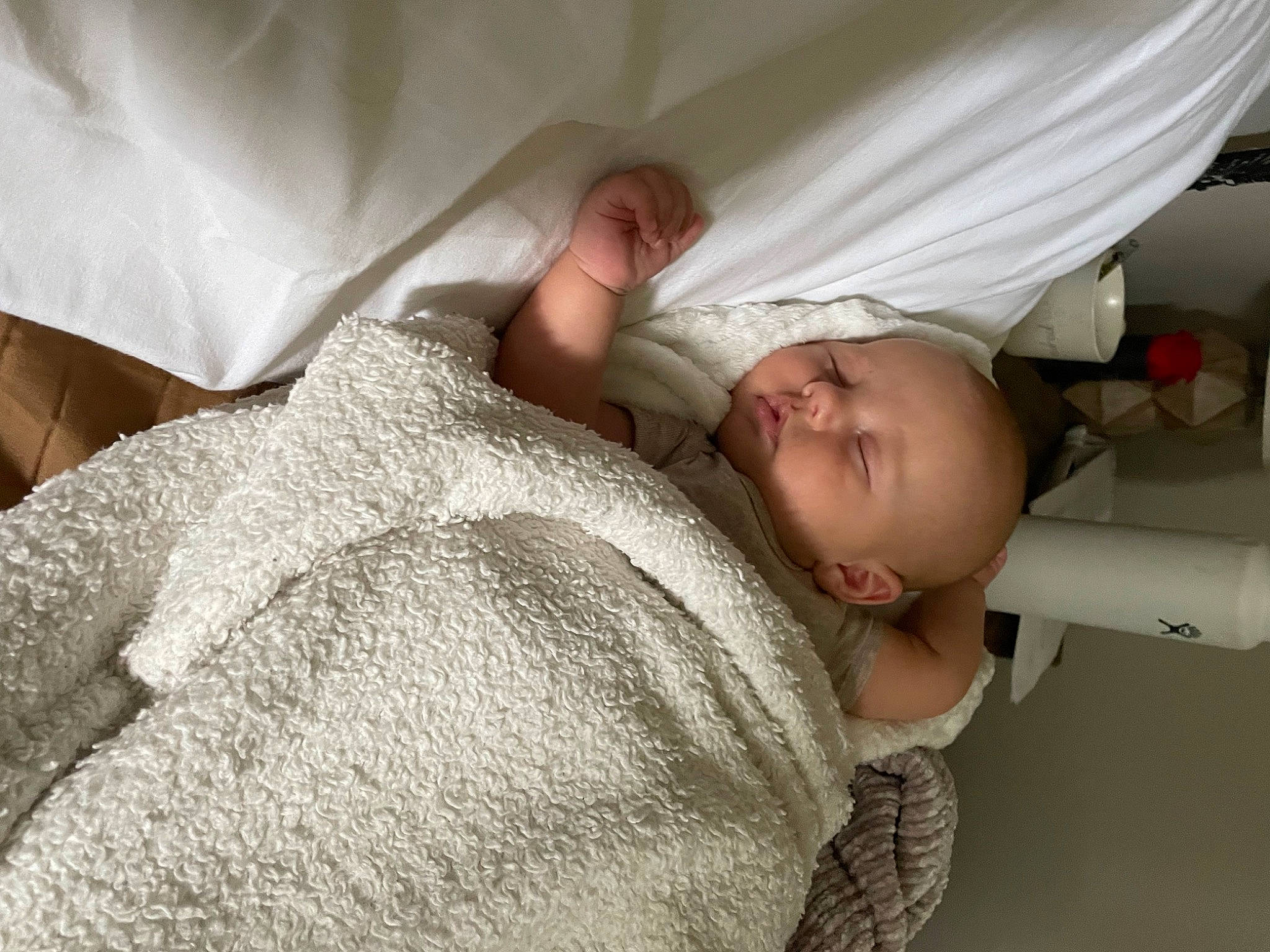 Bearon is registered to the contest to win money with this photo: abdomen, arm, baby, baby_products, baby_safety, baby_sleeping, baby_toddler_clothing, bed, bedding, chest, child, comfort, elbow, linens, nap, pattern, person, room, skin, textile