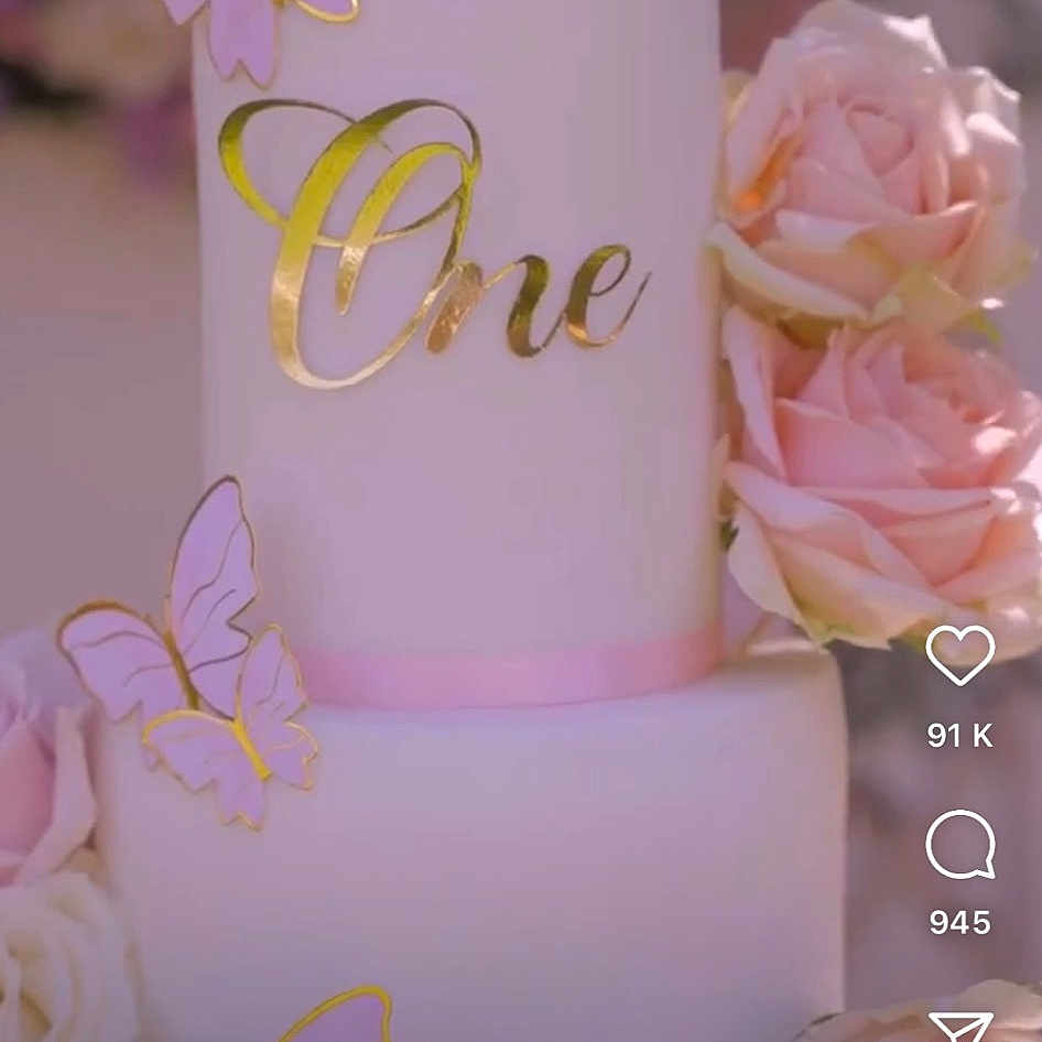 Naïla participe au concours pour gagner de l'argent avec cette photo : cake_decorating, cake_decorating_supply, event, flower, font, handwriting, happy, hybrid_tea_rose, icing, party_supply, peach, petal, pink, plant, product, rose, rose_family, sugar_cake, sweetness, wedding_ceremony_supply