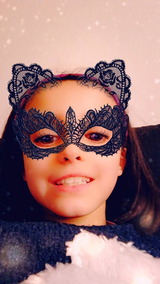 Kimberlay a rejoint le concours — aidez-le/la à gagner de superbes lots ! beauty, black_hair, carnival, close_up, costume, costume_accessory, event, eye, eyebrow, eyelash, face, forehead, head, headgear, headpiece, joy, lip, mask, masque, person