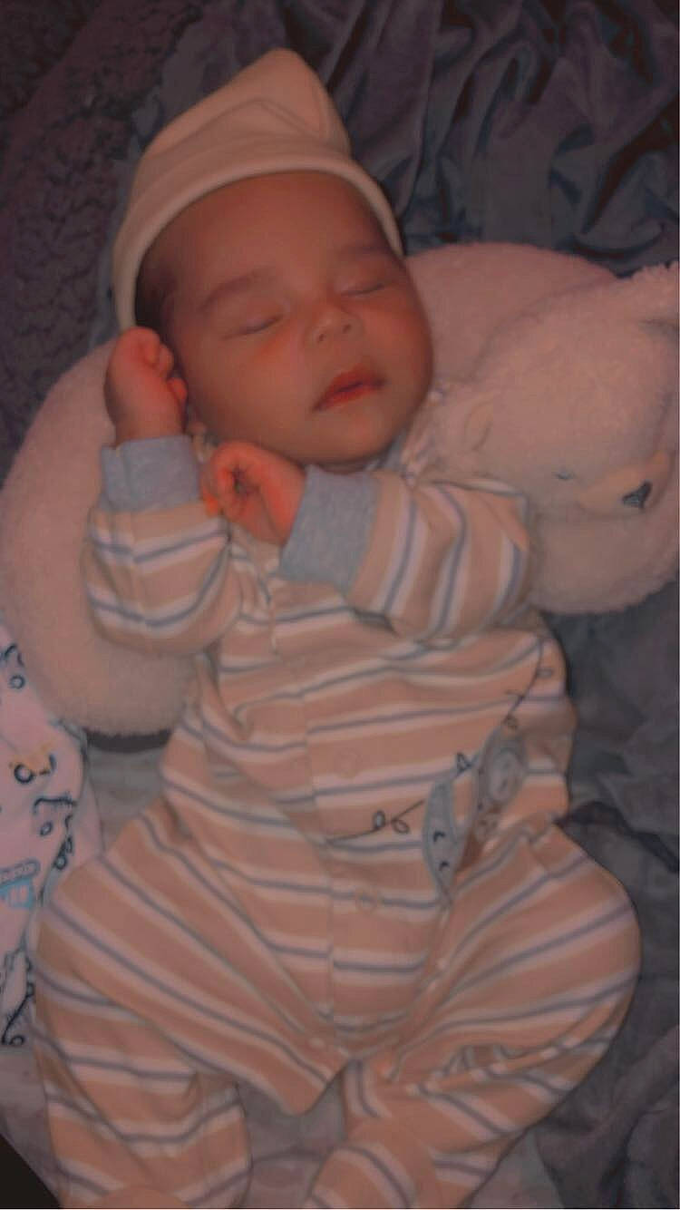 Castiel is registered to the contest to win money with this photo: baby, baby_products, baby_sleeping, baby_toddler_clothing, beanie, bedtime, bonnet, cheek, child, comfort, flesh, human, knit_cap, mammal, nap, nightwear, peach, person, skin, sleep
